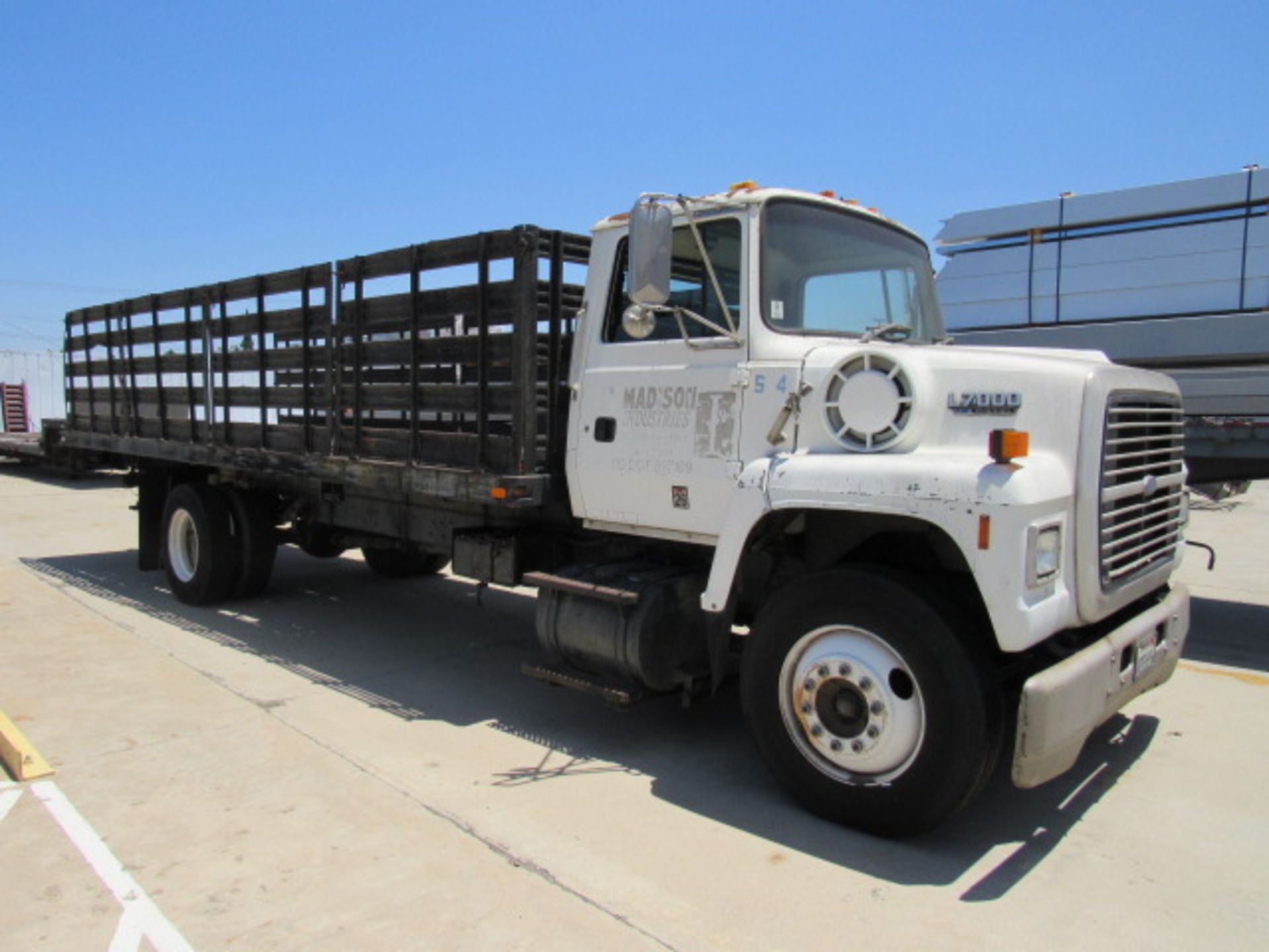 Ford L17000 Diesel Flatbed Truck - Image 3 of 10