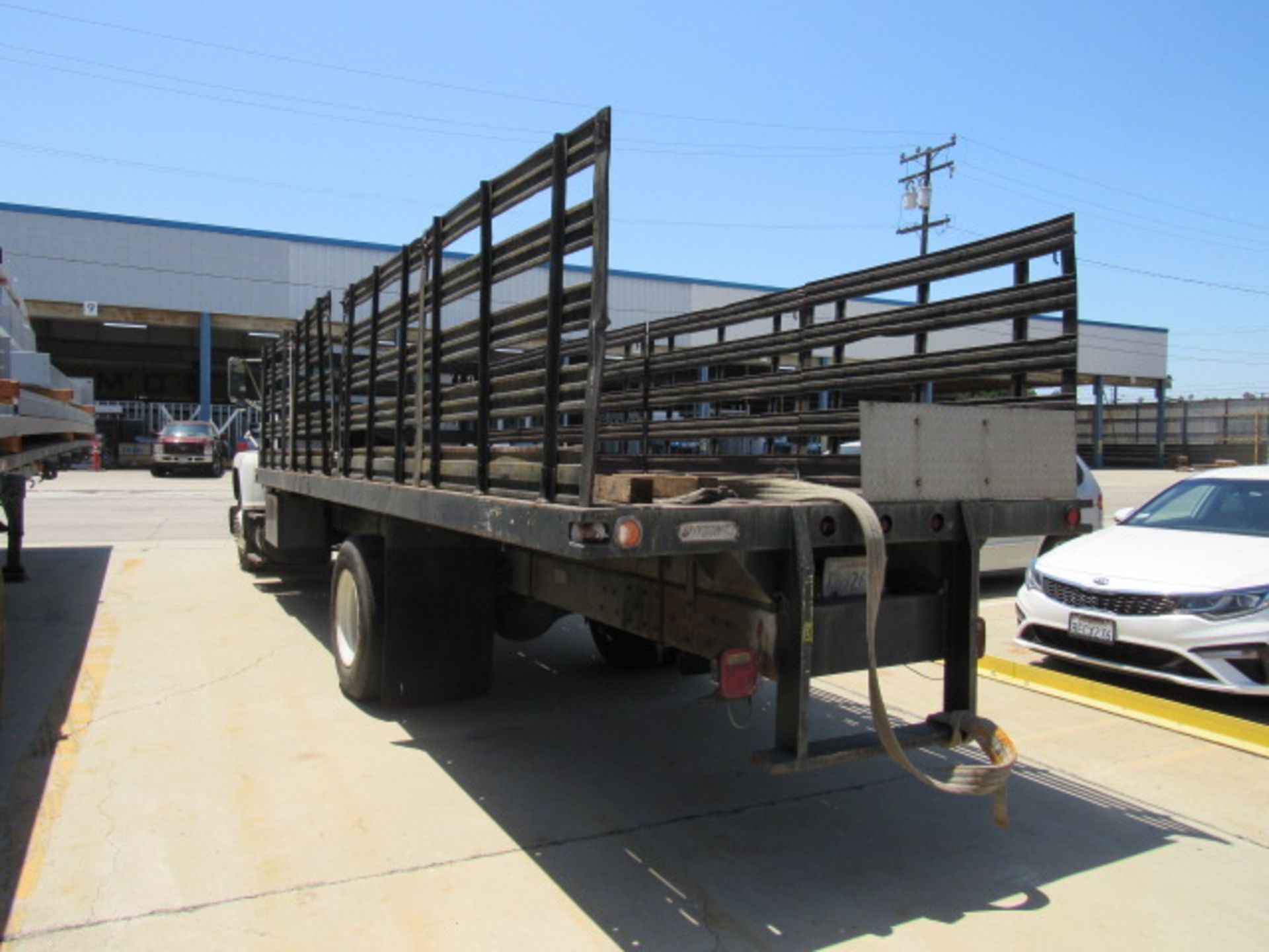 Ford L17000 Diesel Flatbed Truck - Image 5 of 10