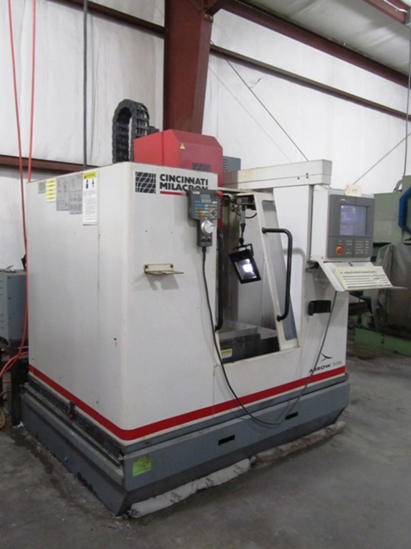 Cincinnati Milacron Arrow 500 Vertical Machining Center with 20.5'' x 27.5'' Table, 40 Taper Spindle - Image 5 of 6