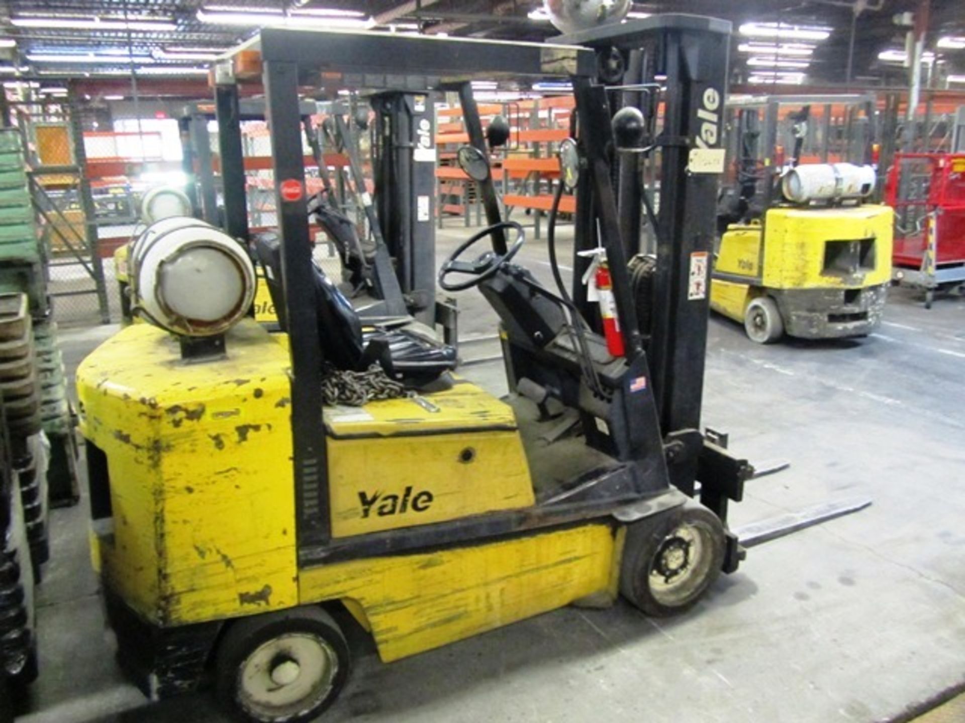 Yale Model GLC050DENUAE083 5,000lb Capacity Propane Forklift - Image 2 of 3