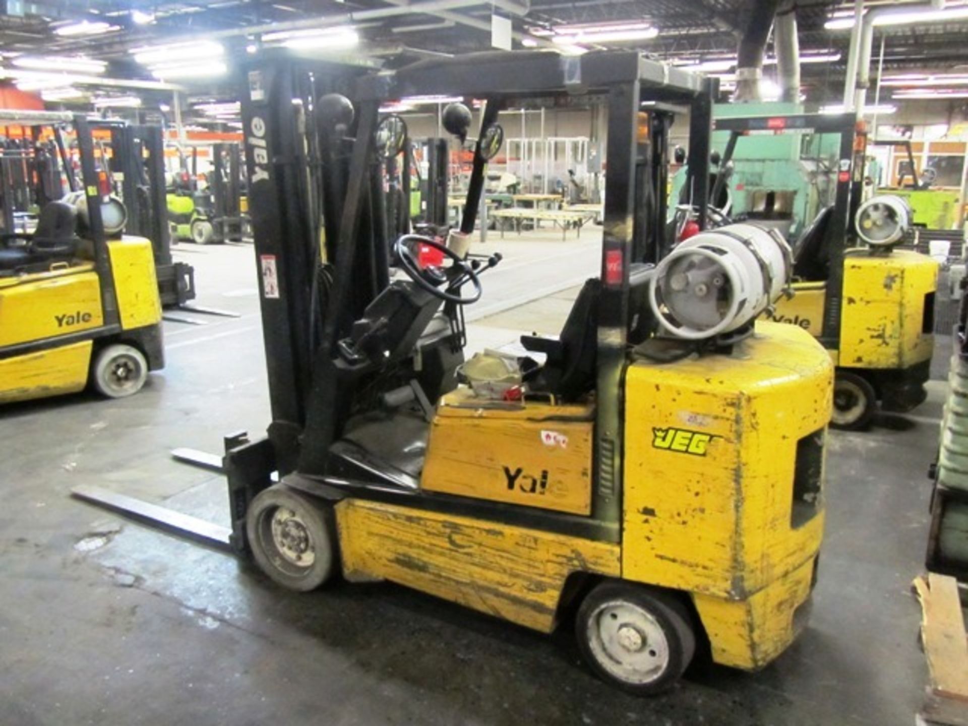 Yale Model GLC050DENUAE083 5,000lb Capacity Propane Forklift - Image 2 of 3