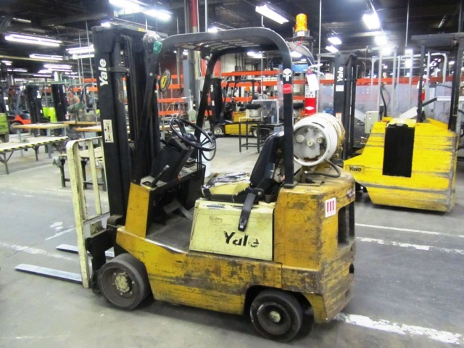 Yale Model GLC030DNUAE083 3,000lb Capacity Propane Forklift - Image 2 of 3