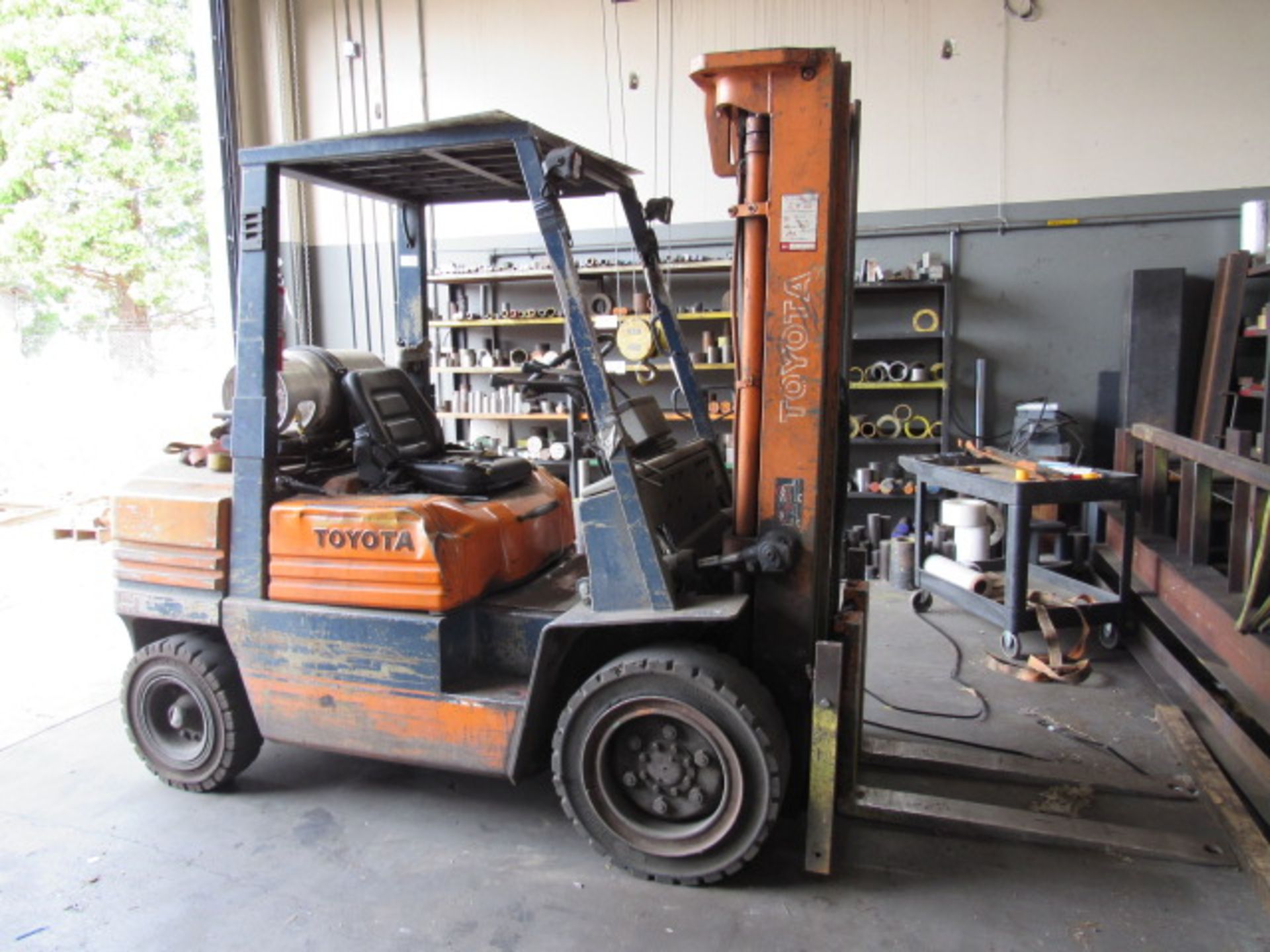 Toyota 025FG-30 5,300lb Capacity Outdoor LP Forklift - Image 5 of 10