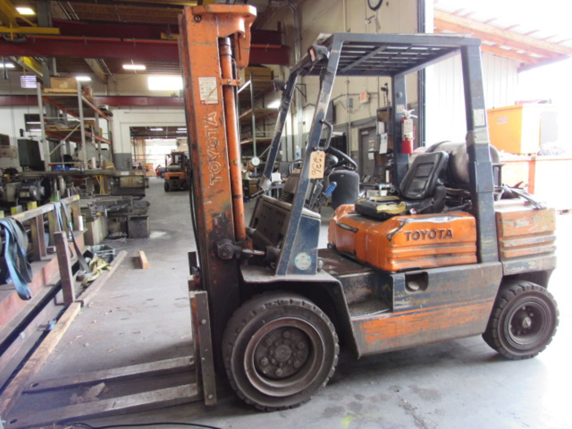 Toyota 025FG-30 5,300lb Capacity Outdoor LP Forklift - Image 2 of 10