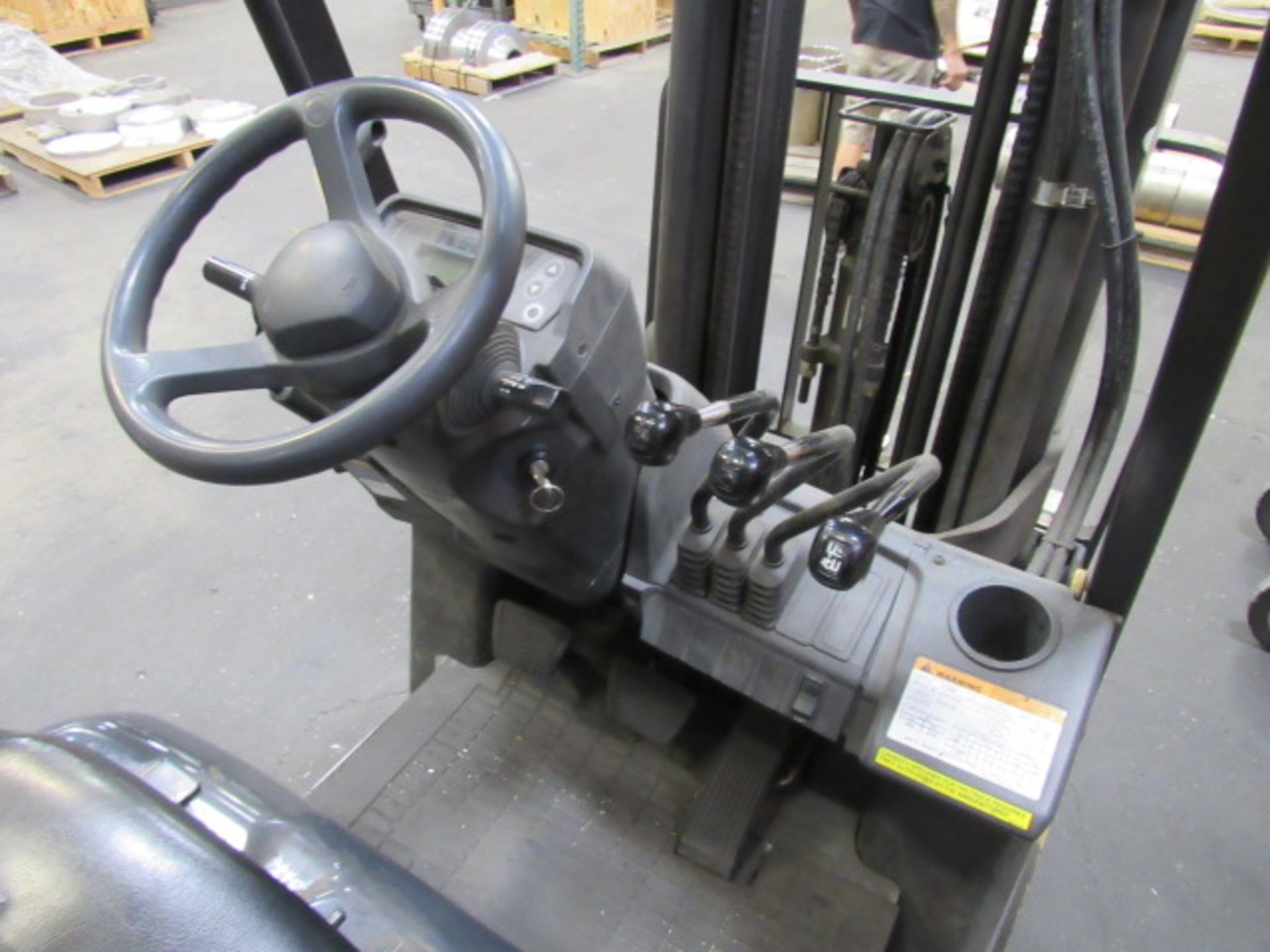 Caterpillar 2C3500 3,000lb Capacity LP Forklift - Image 5 of 8