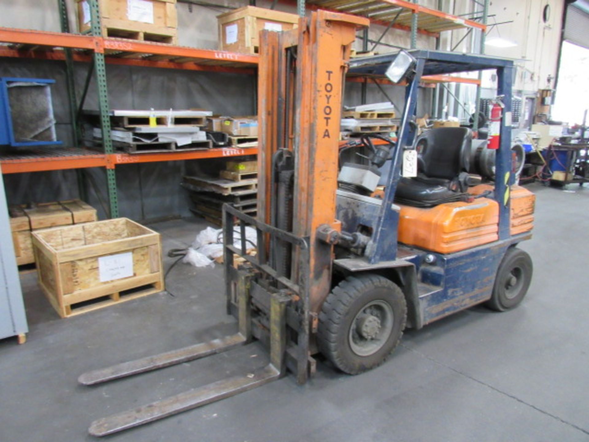 Toyota 5FGL25 5,000lb Capacity Outdoor LP Forklift - Image 2 of 8