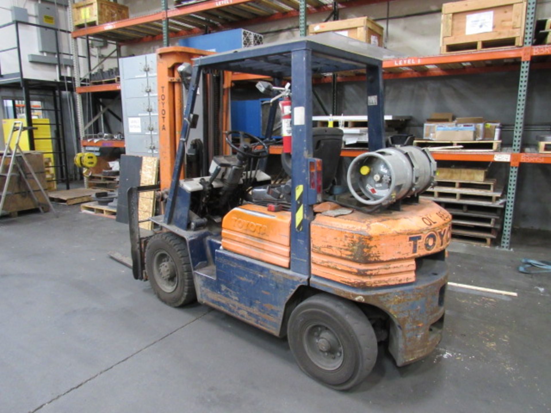 Toyota 5FGL25 5,000lb Capacity Outdoor LP Forklift - Image 3 of 8