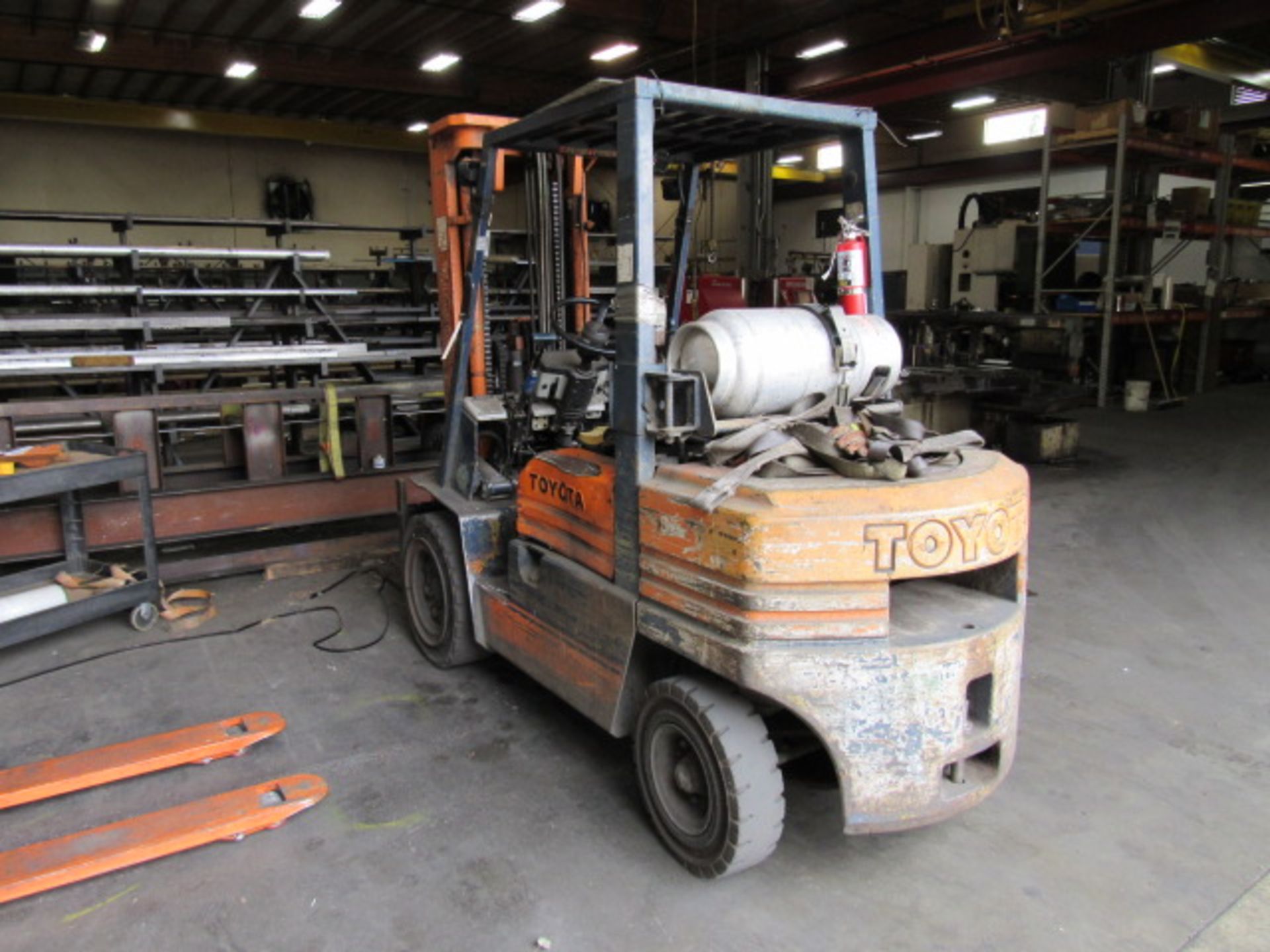 Toyota 025FG-30 5,300lb Capacity Outdoor LP Forklift - Image 3 of 10