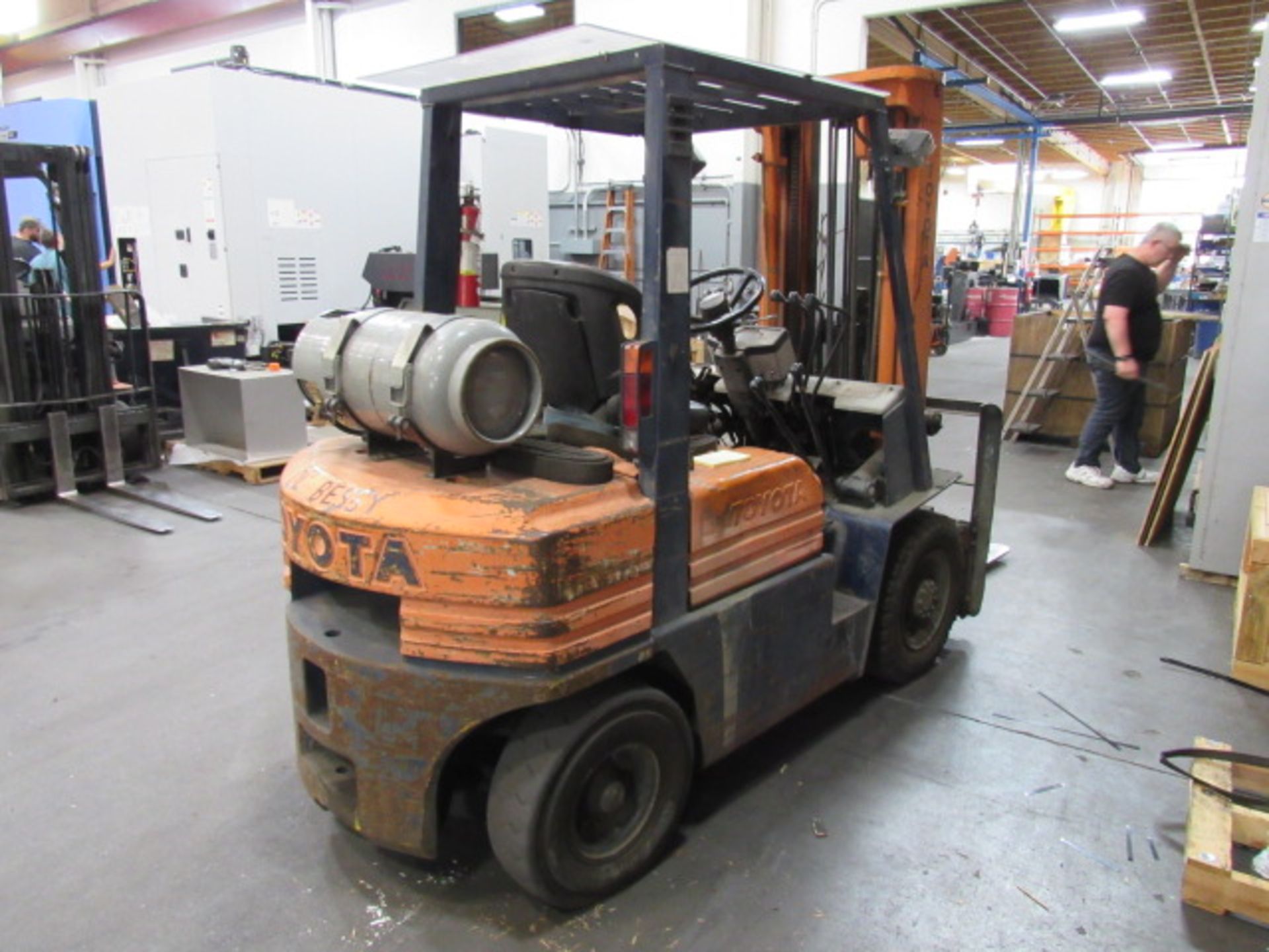 Toyota 5FGL25 5,000lb Capacity Outdoor LP Forklift - Image 4 of 8