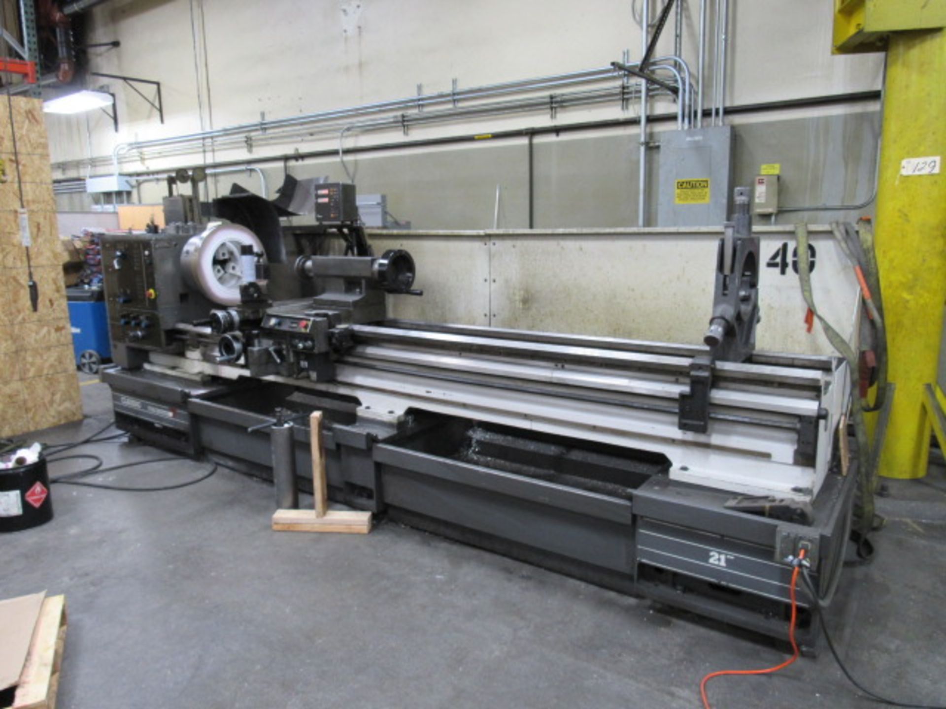 Clausing Colchester 21'' x 120'' Engine Lathe - Image 8 of 9