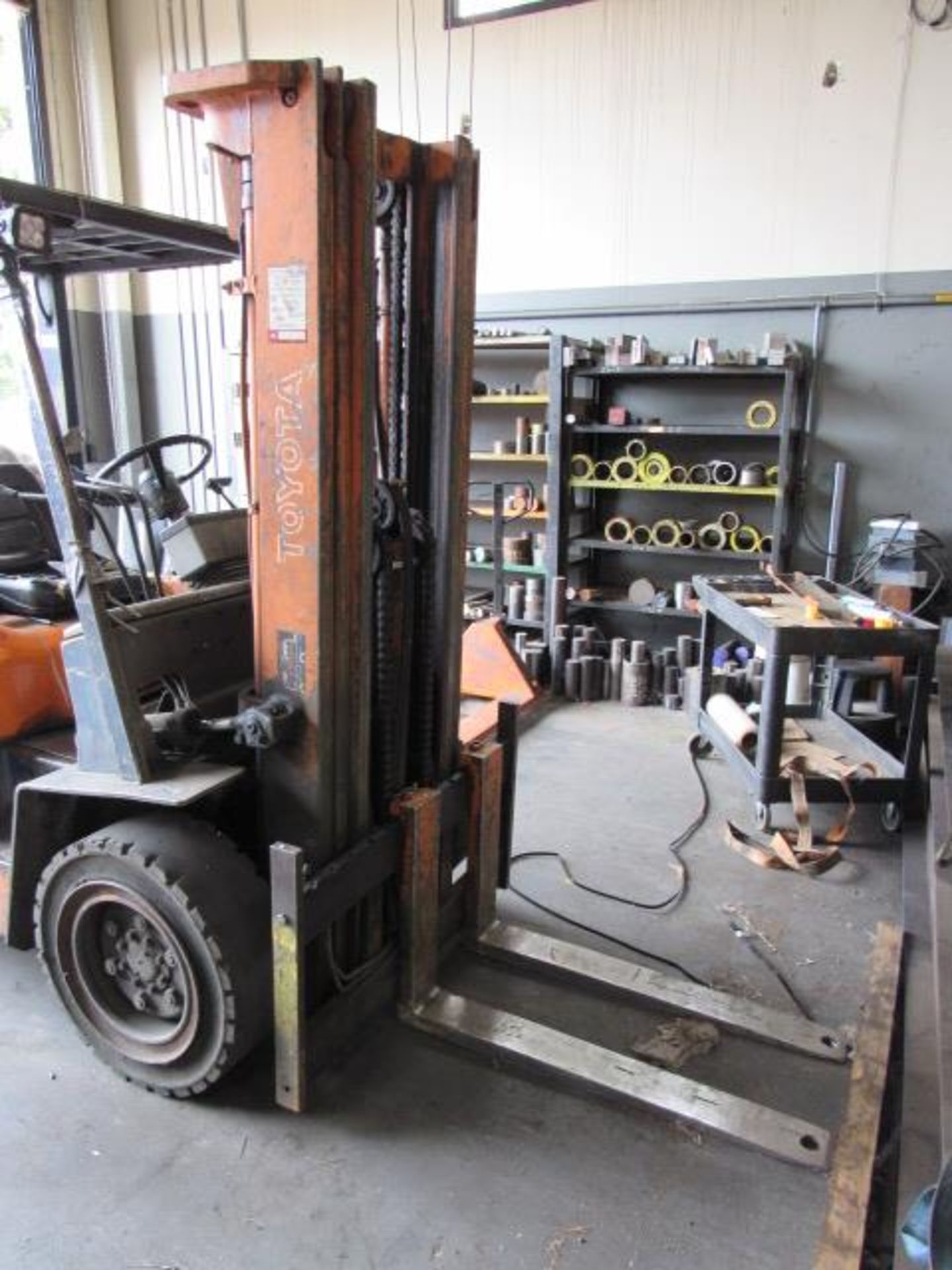 Toyota 025FG-30 5,300lb Capacity Outdoor LP Forklift - Image 6 of 10