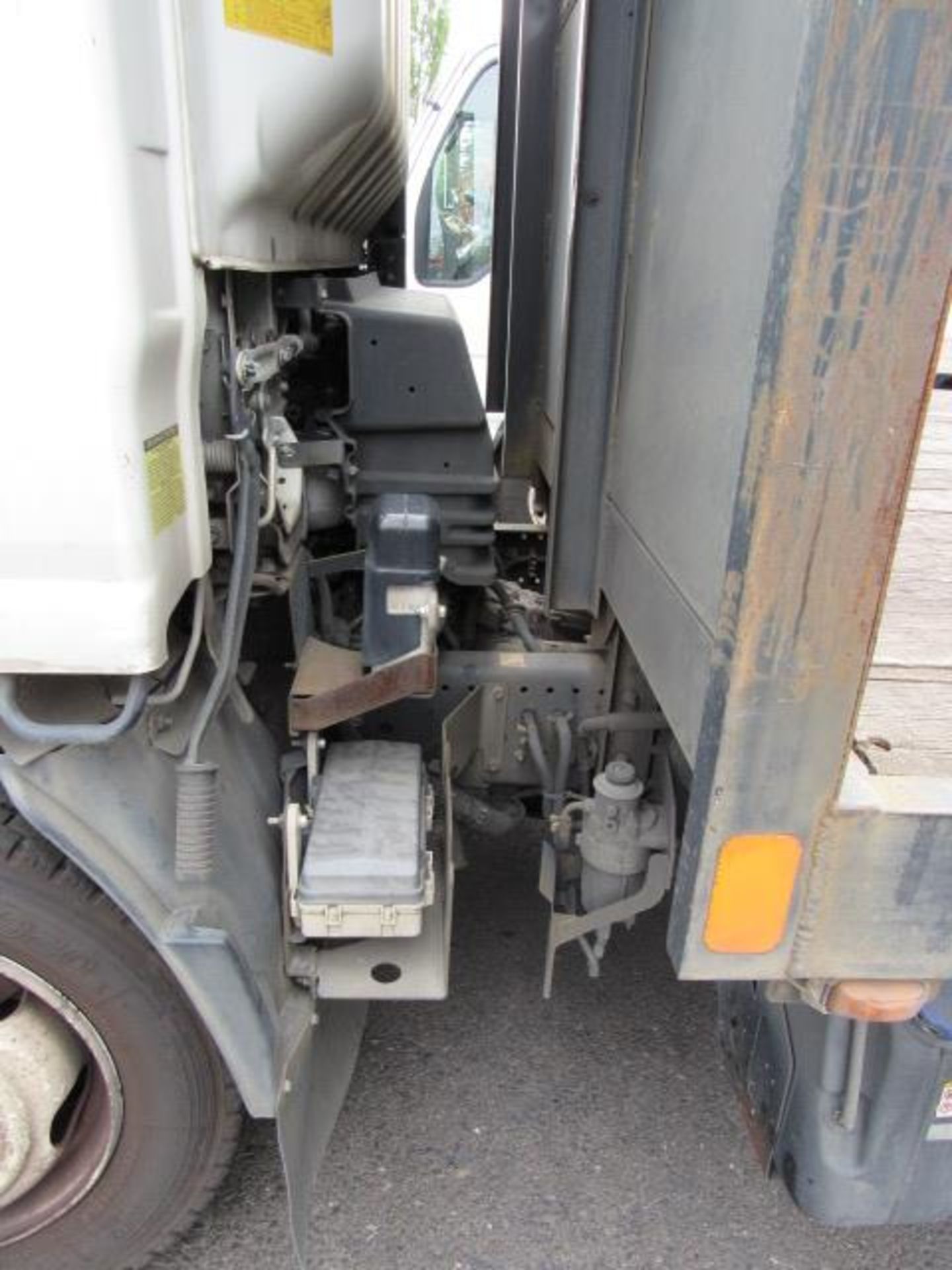 Isuzu NRR Automatic Flatbed Diesel Truck - Image 4 of 9