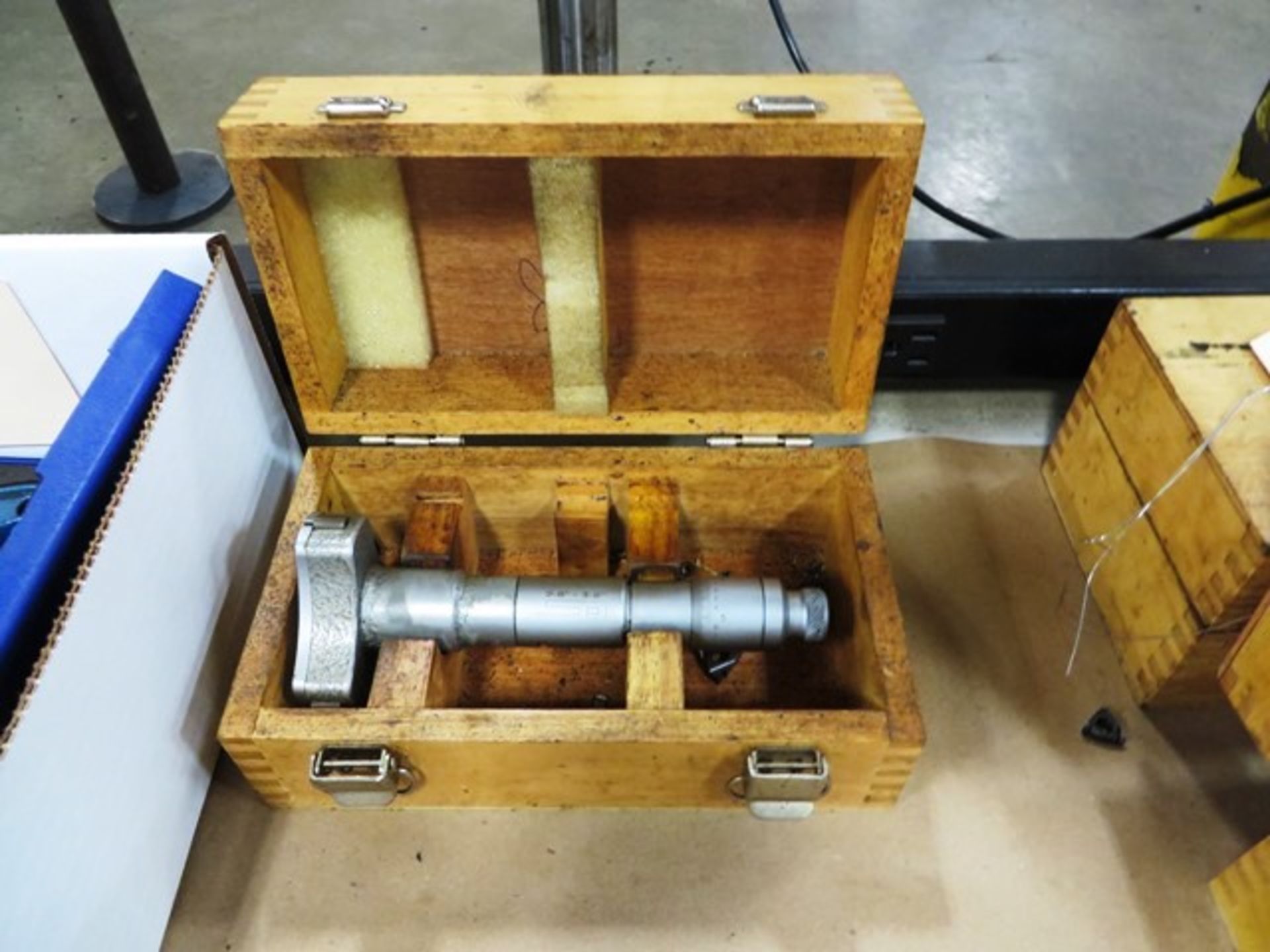 SPI 2.8" - 3.2" Hole Micrometer