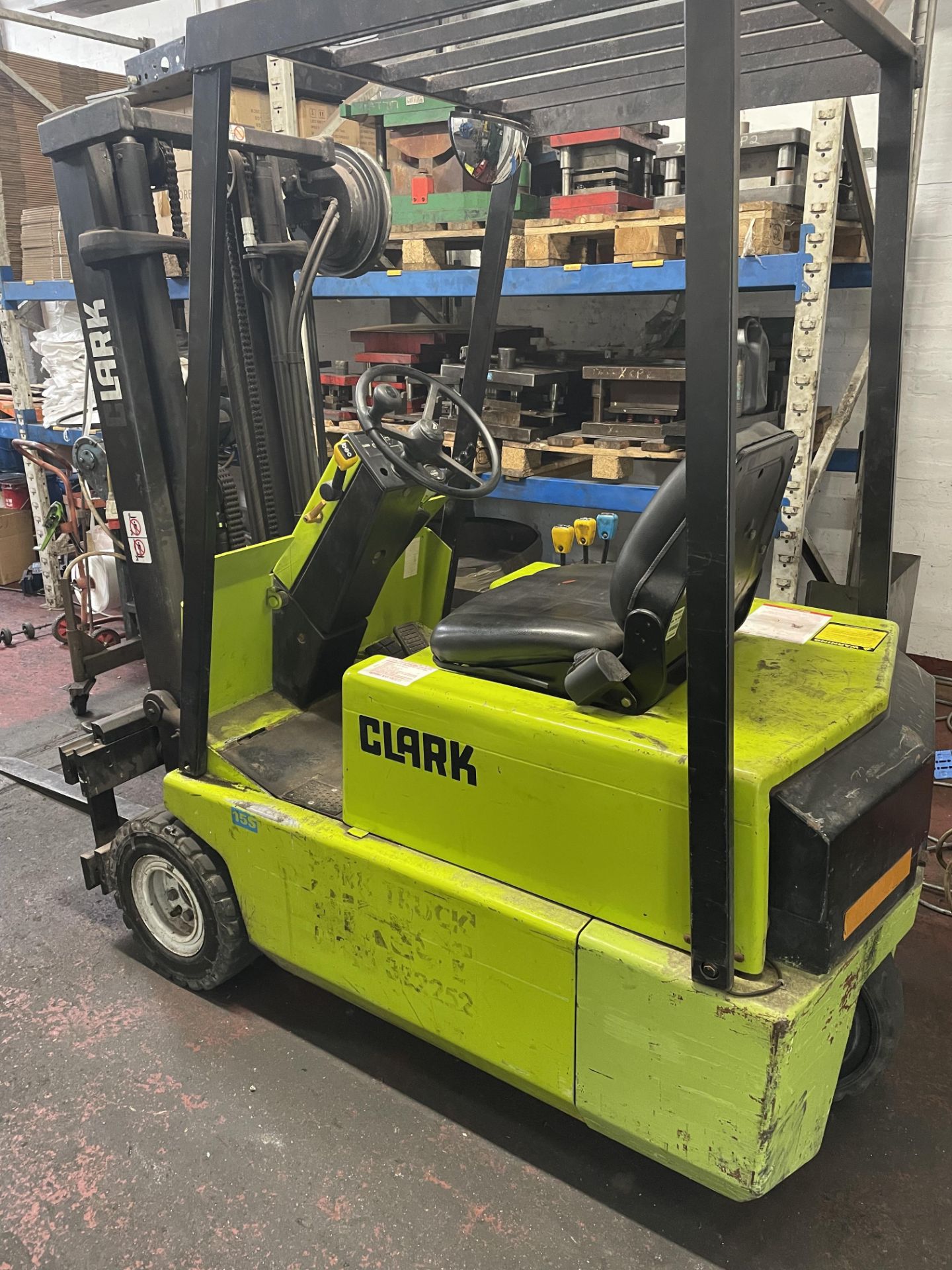 Clark TM15 3 Wheel Fork Lift Truck cw Charger