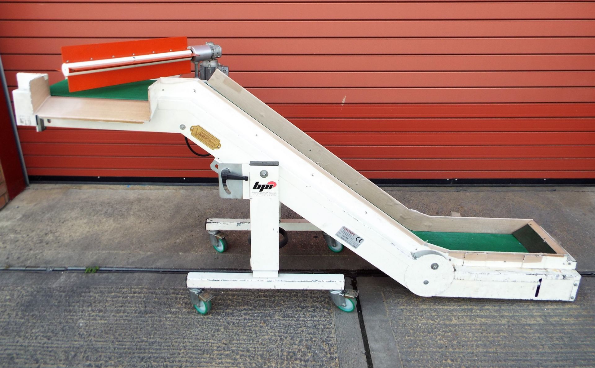 Virginio Nastri Swan Neck Conveyor cw Sprue Separator