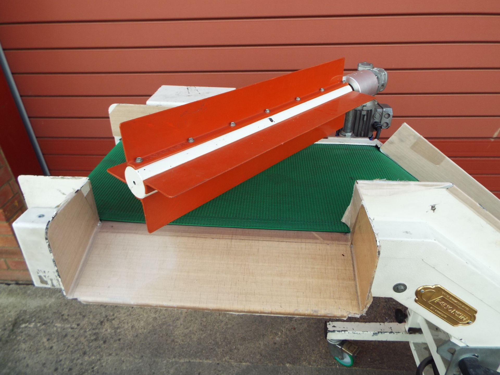 Virginio Nastri Swan Neck Conveyor cw Sprue Separator - Image 2 of 8
