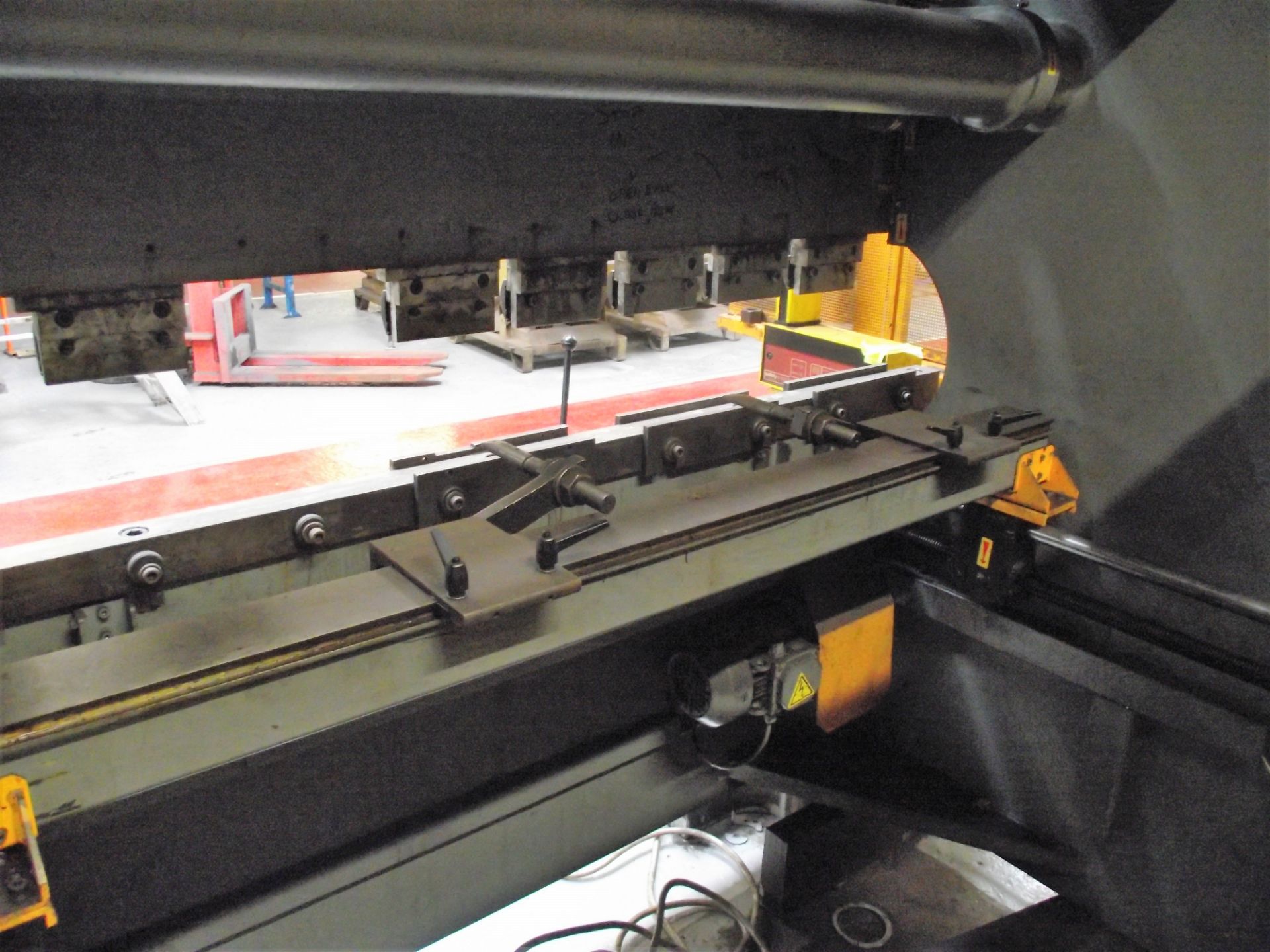 Kingsland Hydraulic Press Brake cw Existing Tooling & Light Detection - Image 6 of 15