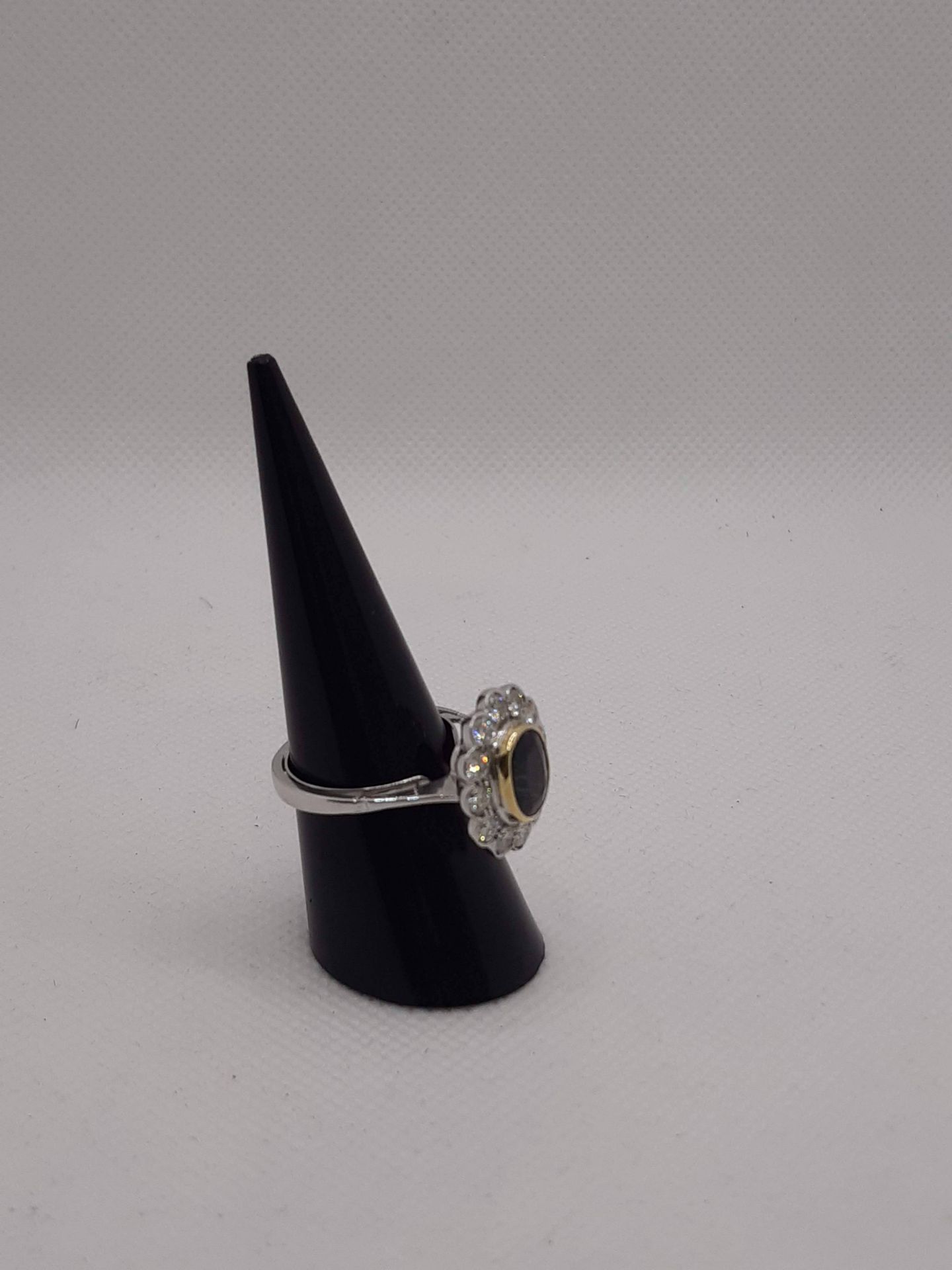 18K WHITE GOLD RING, 20.5 MM DIAMETER WITH SPRING, 18K YELLOW GOLD SETTING, CTS 2.5 CENTRAL - Bild 4 aus 22