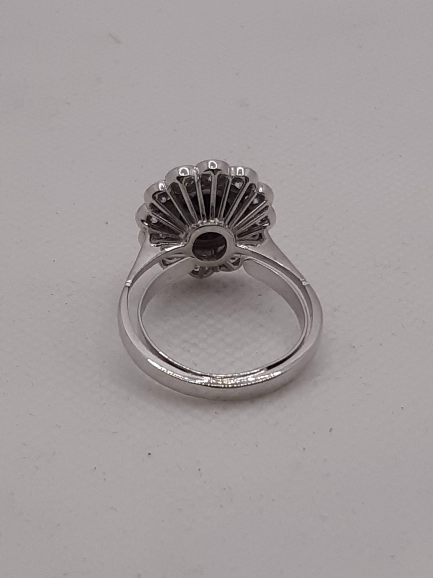 18K WHITE GOLD RING, 20.5 MM DIAMETER WITH SPRING, 18K YELLOW GOLD SETTING, CTS 2.5 CENTRAL - Bild 6 aus 22