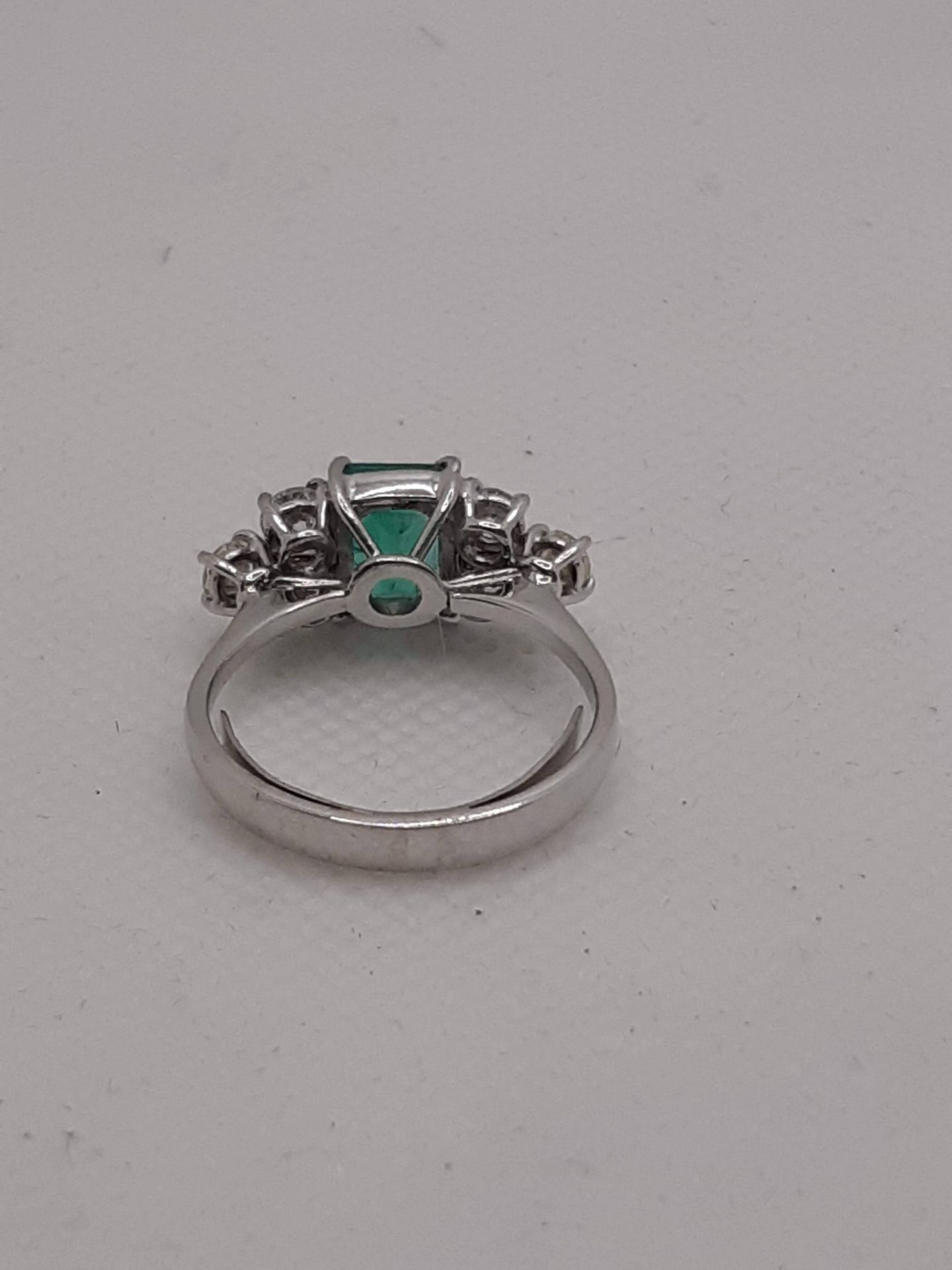 RING IN 18K WHITE GOLD, DIAMETER 15.5 MM, EMERALD CTS 2.20, N. 4 WHITE DIAMONDS CTS 0.40 + 2 - Image 6 of 7