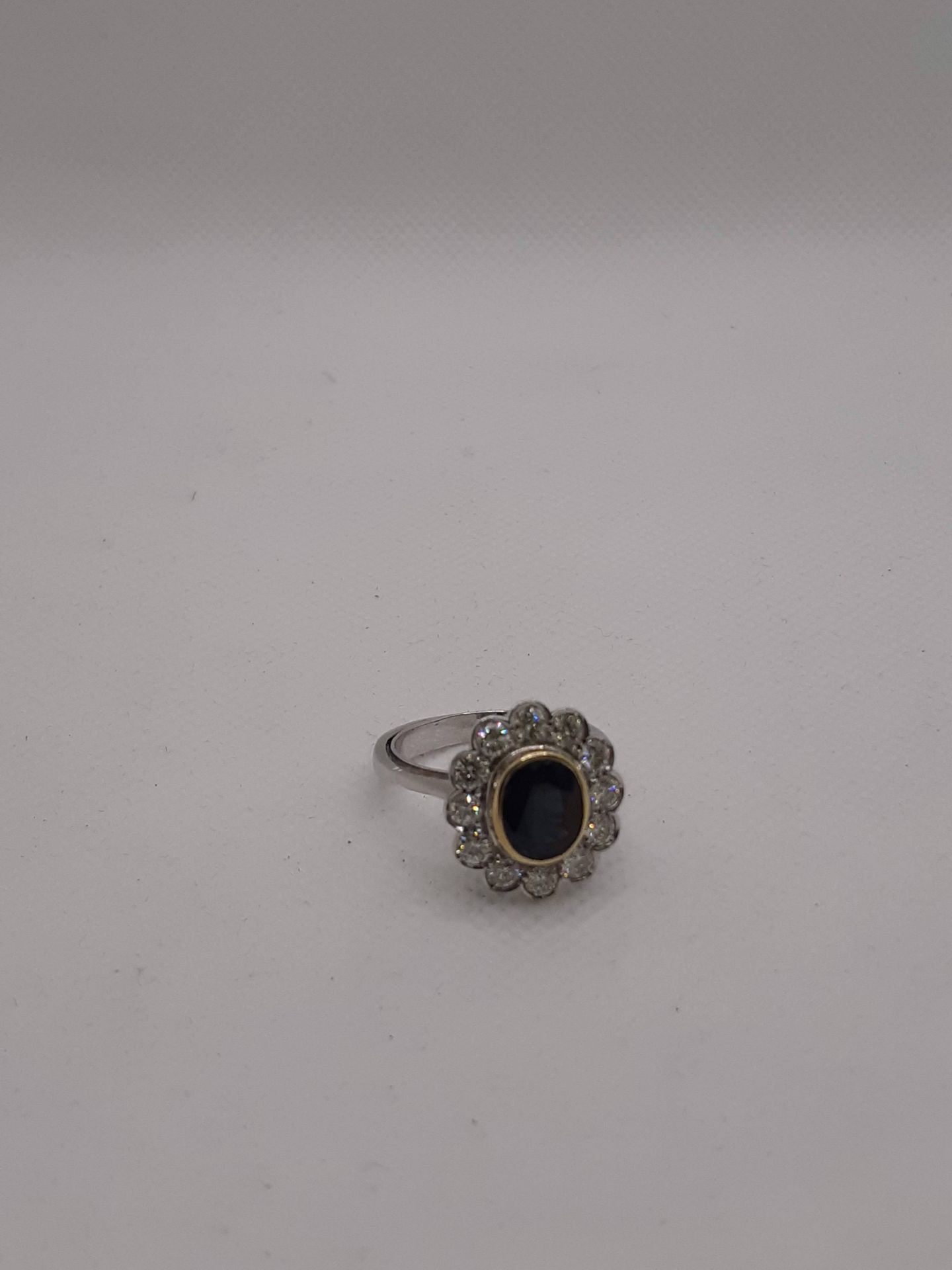 18K WHITE GOLD RING, 20.5 MM DIAMETER WITH SPRING, 18K YELLOW GOLD SETTING, CTS 2.5 CENTRAL - Bild 8 aus 22