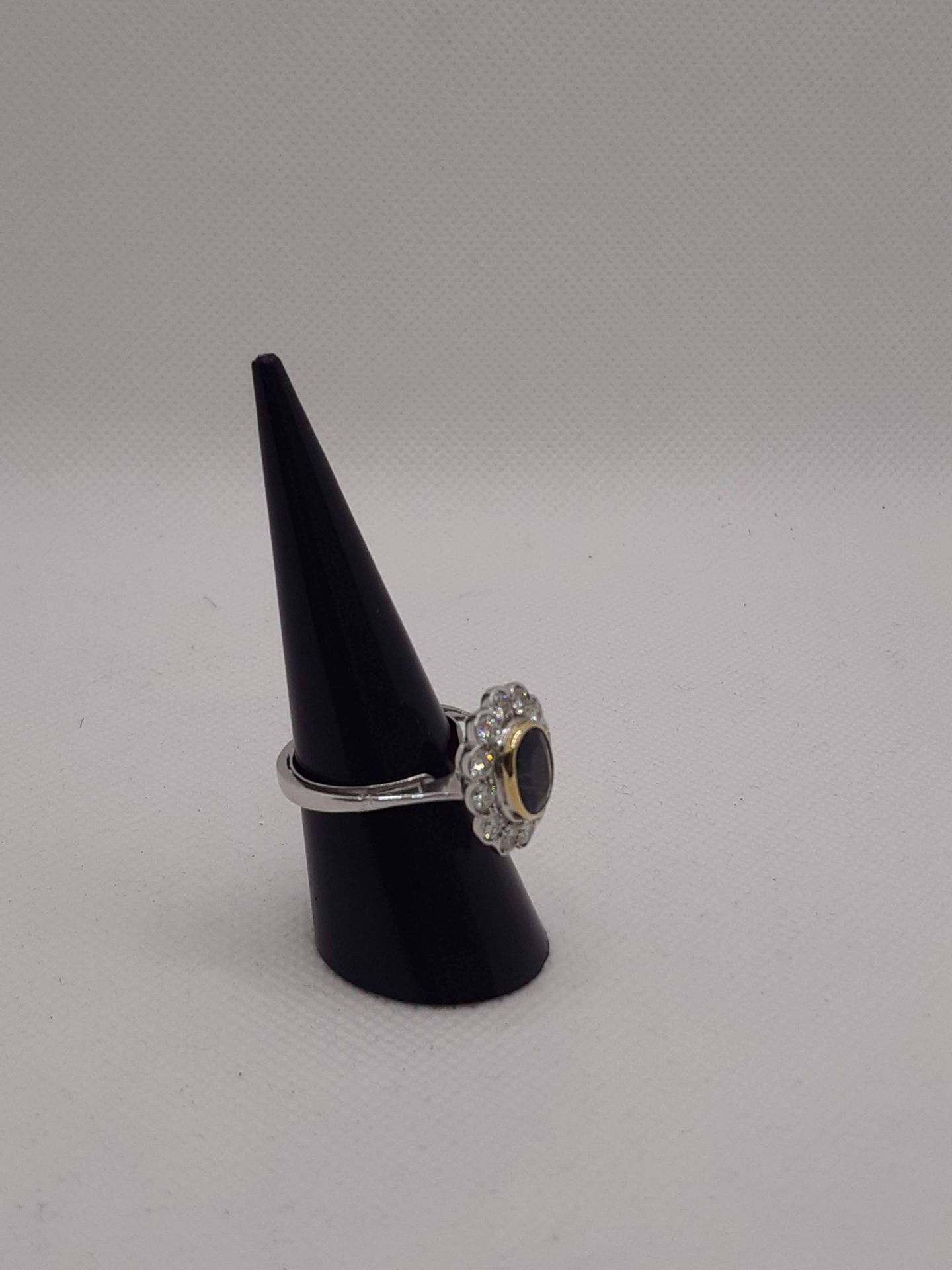 18K WHITE GOLD RING, 20.5 MM DIAMETER WITH SPRING, 18K YELLOW GOLD SETTING, CTS 2.5 CENTRAL - Bild 3 aus 22