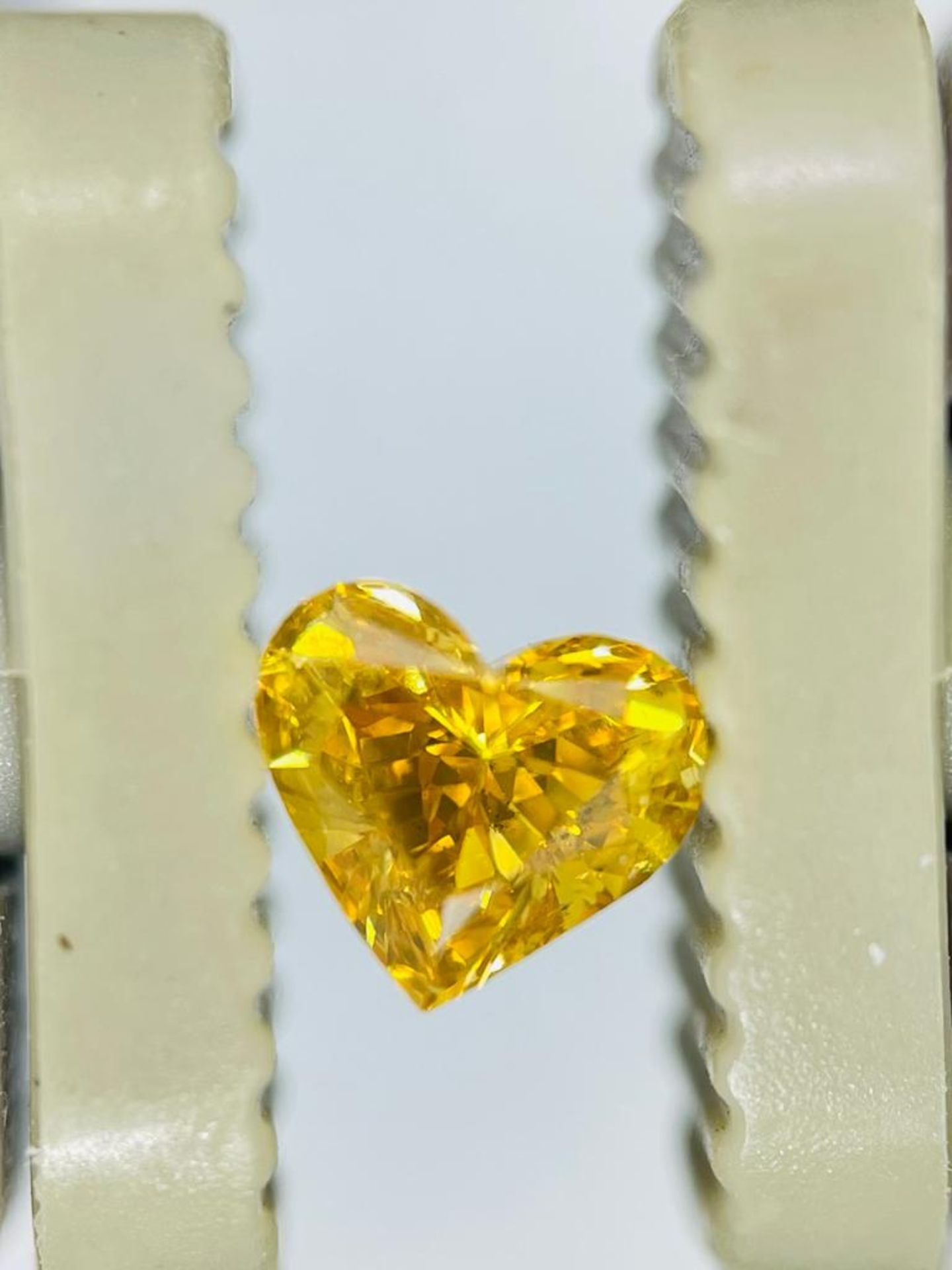 1 DIAMOND 0,29 CT N.FANCY VIVID ORANGY YELLOW, EVEN SHAPE HEART - CERT GIA - 928-3