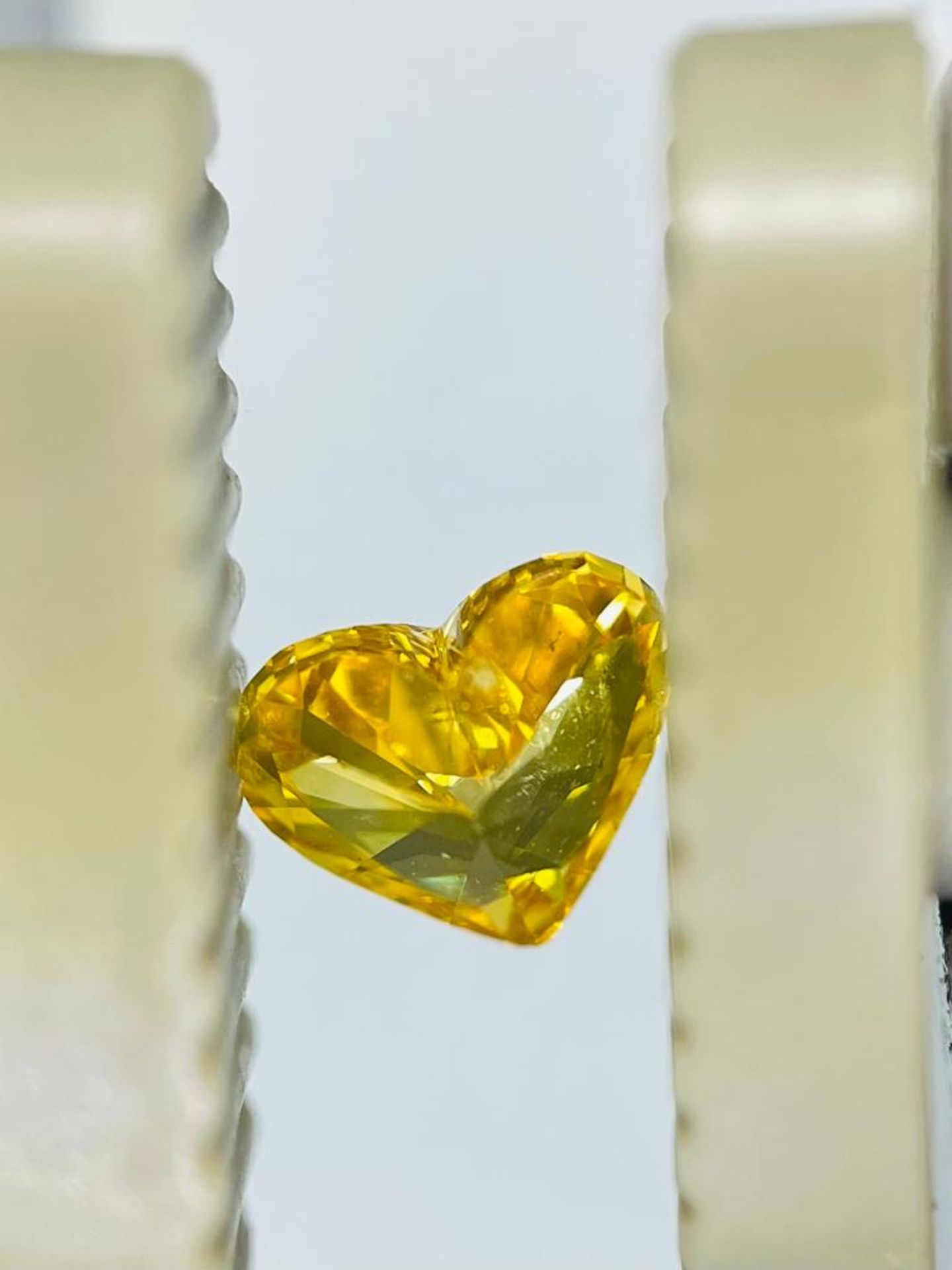 1 DIAMOND 0,29 CT N.FANCY VIVID ORANGY YELLOW, EVEN SHAPE HEART - CERT GIA - 928-3 - Bild 2 aus 4