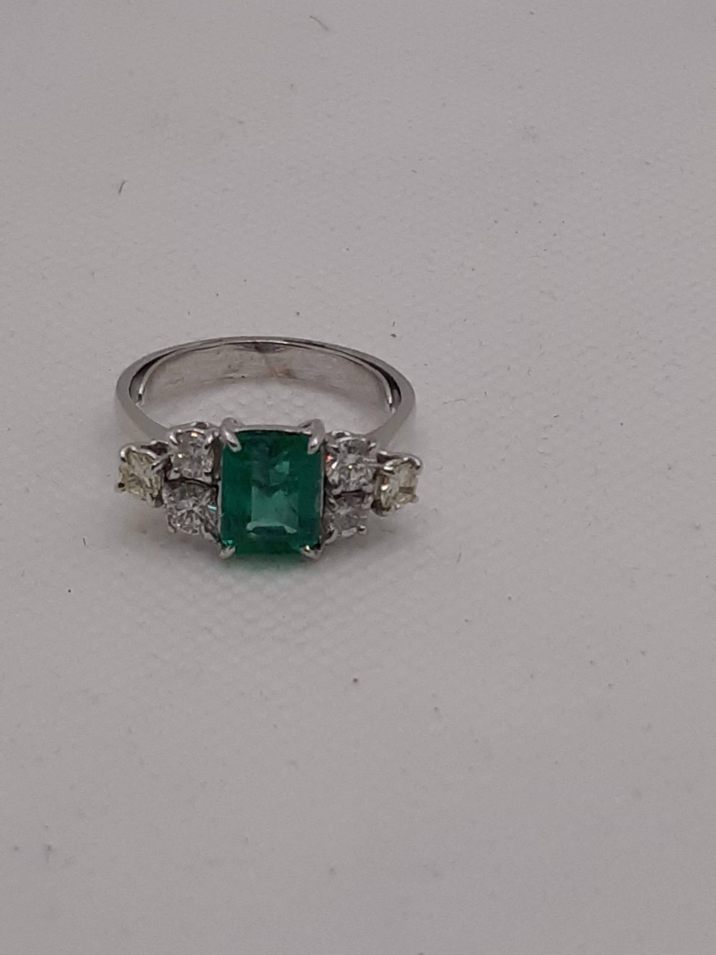 RING IN 18K WHITE GOLD, DIAMETER 15.5 MM, EMERALD CTS 2.20, N. 4 WHITE DIAMONDS CTS 0.40 + 2 - Image 5 of 7