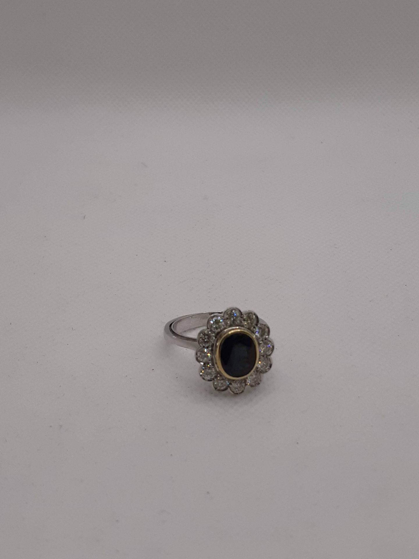 18K WHITE GOLD RING, 20.5 MM DIAMETER WITH SPRING, 18K YELLOW GOLD SETTING, CTS 2.5 CENTRAL - Bild 16 aus 22