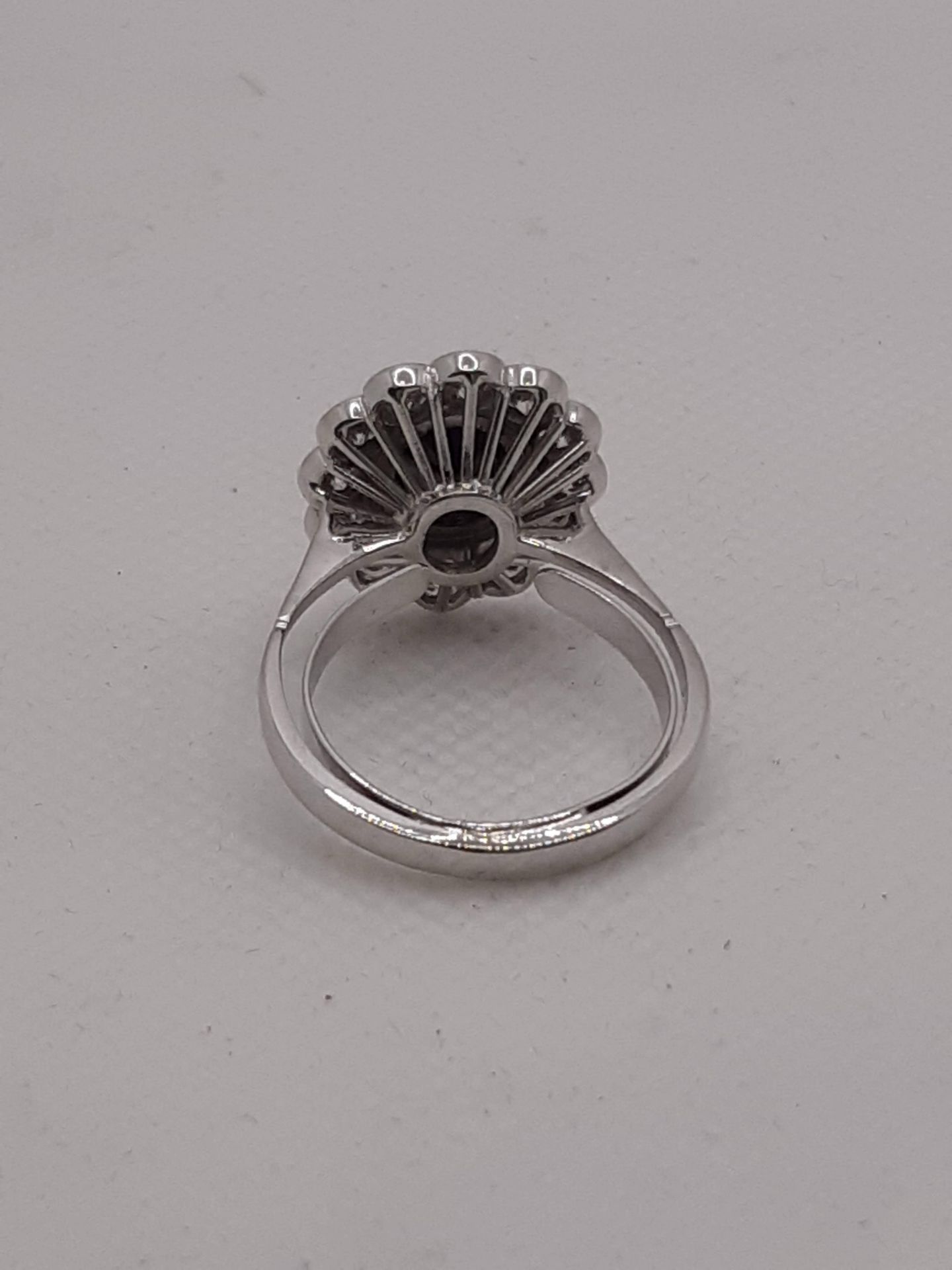 18K WHITE GOLD RING, 20.5 MM DIAMETER WITH SPRING, 18K YELLOW GOLD SETTING, CTS 2.5 CENTRAL - Bild 22 aus 22