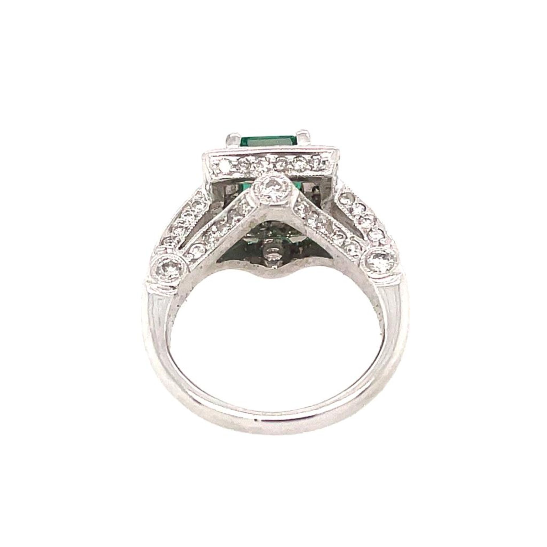 18K WHITE GOLD RING 7.61 GRAMS EMERALD 1.10 + DIAMOND 1.02CT - RNG20514 - Image 2 of 6