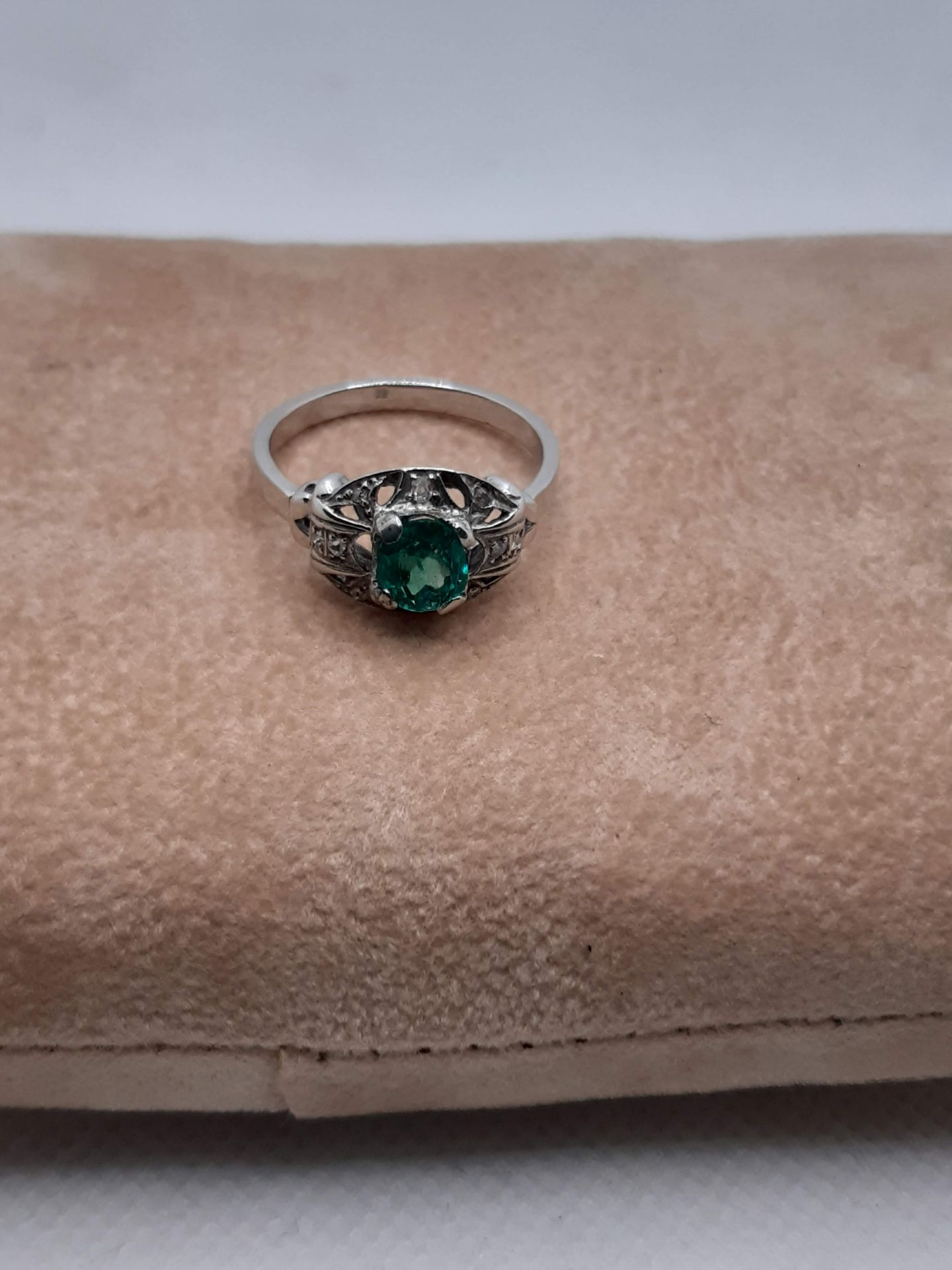 ANCIENT HANDMADE RING WITH DIAMOND ROSETTE IN OUTLINE OF AN OVAL GREEN EMERALD FROM 1.00 CT WEIGHT - Bild 6 aus 8