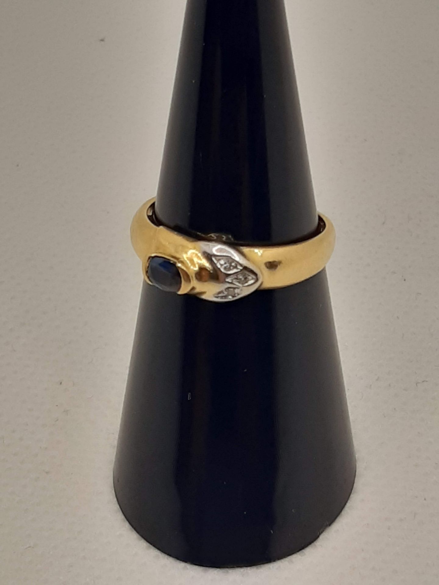 18 CARAT YELLOW GOLD RING WITH 3 LIGHT STITCH AND OVAL -CUT CENTRAL SAPPHIRE - MEASURES 12 - 3.1 - Bild 4 aus 8