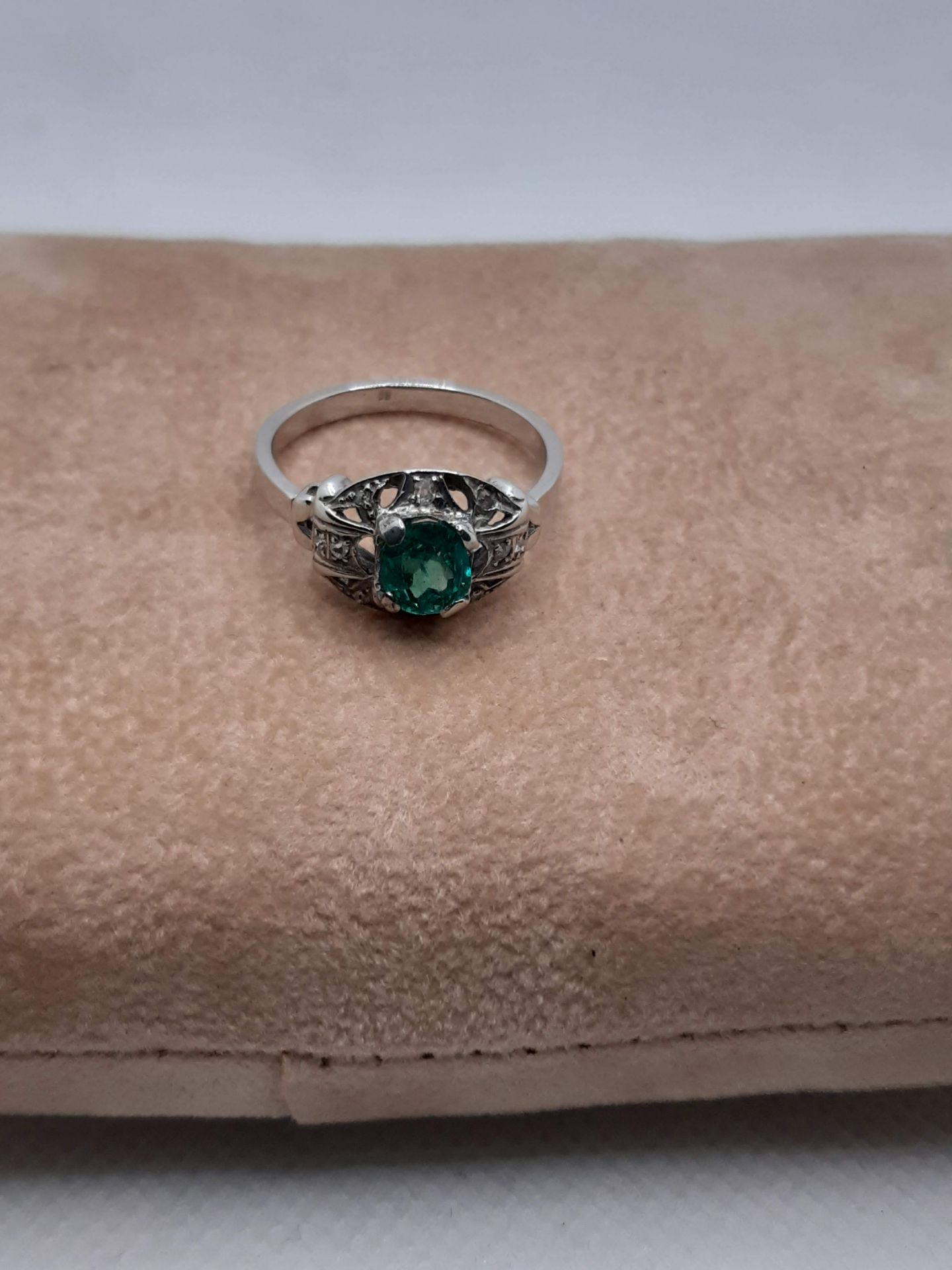 ANCIENT HANDMADE RING WITH DIAMOND ROSETTE IN OUTLINE OF AN OVAL GREEN EMERALD FROM 1.00 CT WEIGHT - Bild 5 aus 8