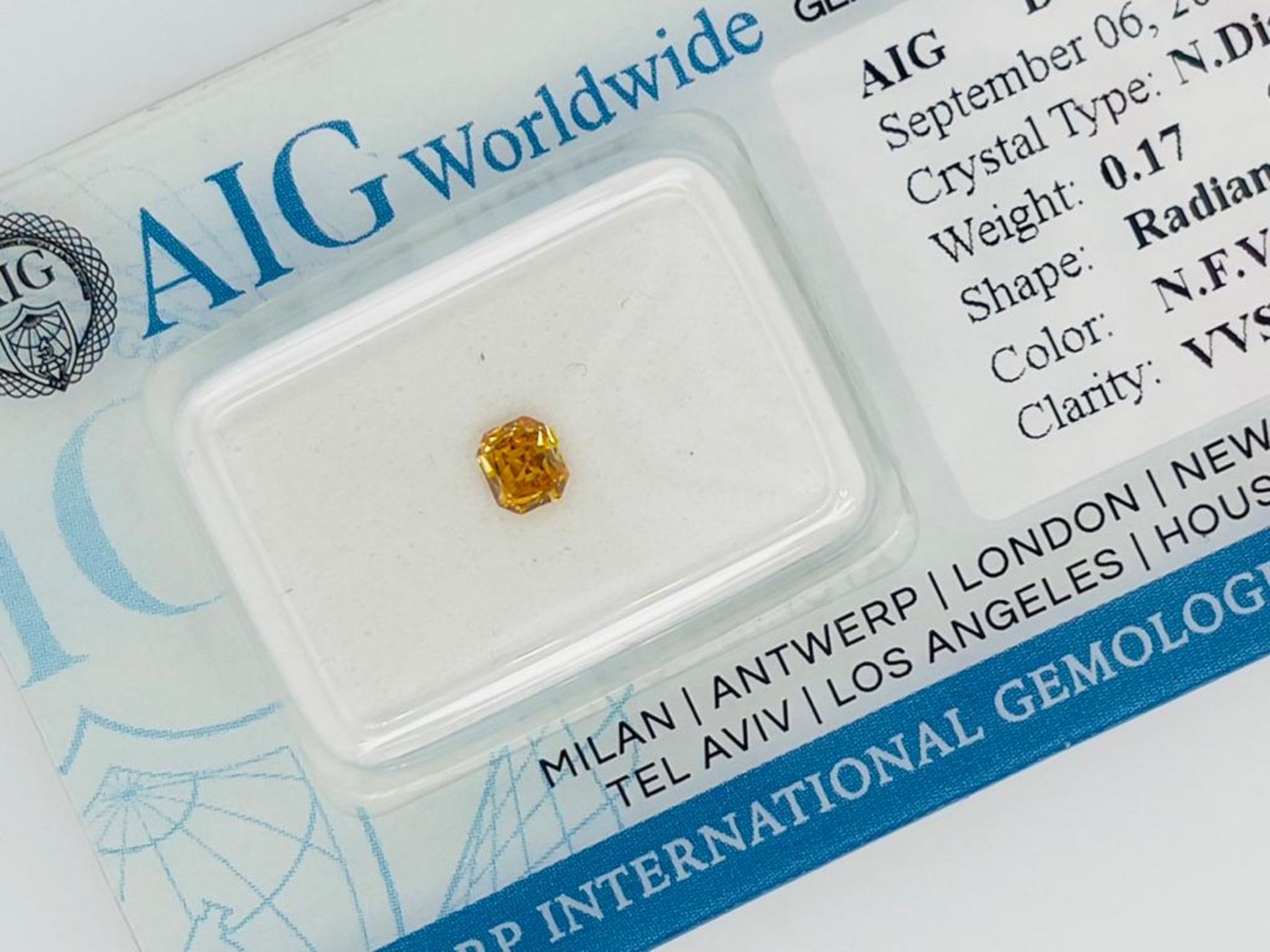 1 DIAMOND 0,17 CT N.F.VIVID ORANGE - VVS1 - SHAPE RADIANT - CERTIFICATION AIG - F20901-6 - Image 4 of 5