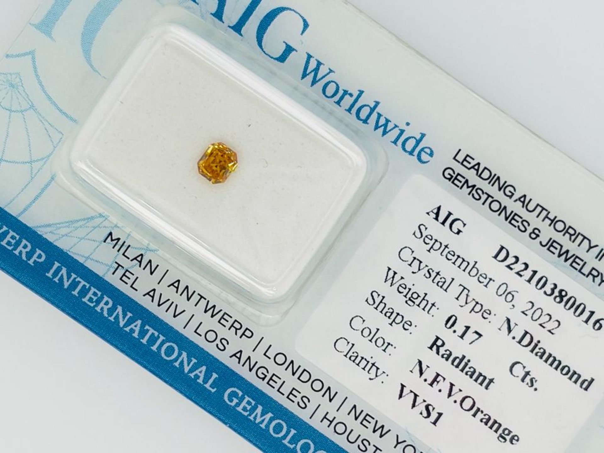 1 DIAMOND 0,17 CT N.F.VIVID ORANGE - VVS1 - SHAPE RADIANT - CERTIFICATION AIG - F20901-6 - Image 3 of 5