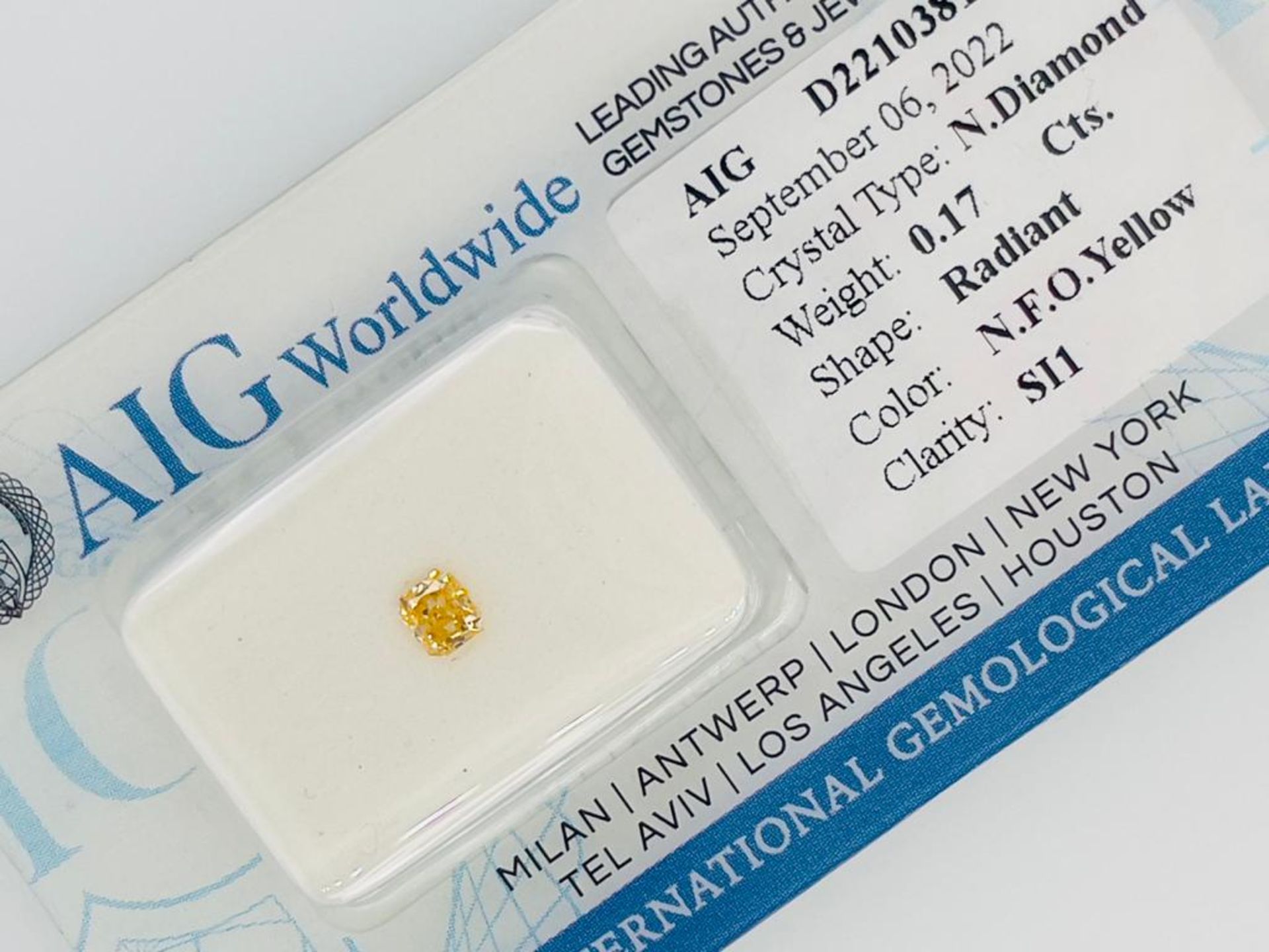 1 DIAMOND 0,17 CT N.F ORANGY YELLOW - SI1 - SHAPE RADIANT - CERTIFICATION AIG - F20901-18 - Image 4 of 5