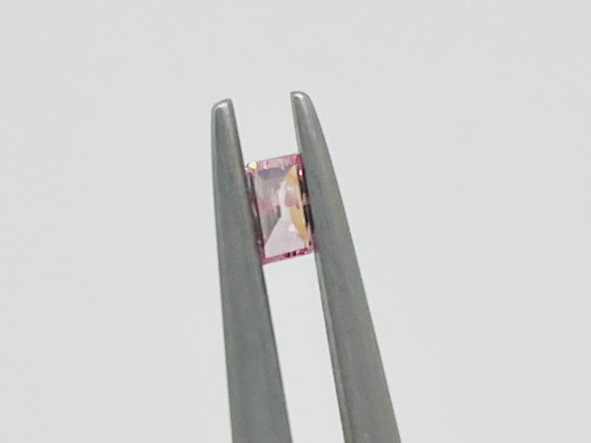 1 DIAMOND 0,08 CT NATURAL FANCY PINK , EVEN SHAPE - CERTIFICATION GIA - AM20705-21 - Image 2 of 4