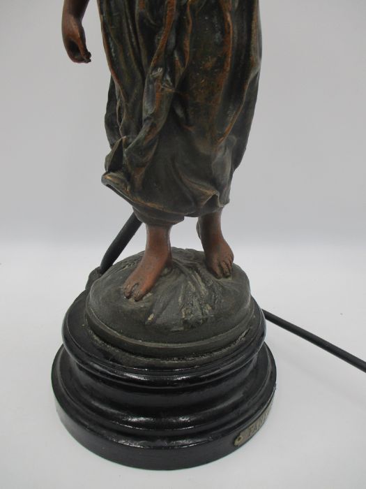 A spelter lamp after Rousseau "Faneuse" along with a pair of brass candlesticks - Image 4 of 8