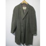 A gentleman's Hounds tooth pattern overcoat ( L) made by Aquascutum