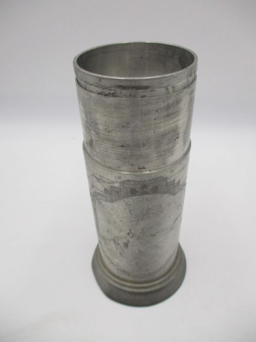 A Japanese pewter flask decorated with cranes, two character mark to lid - Image 8 of 9