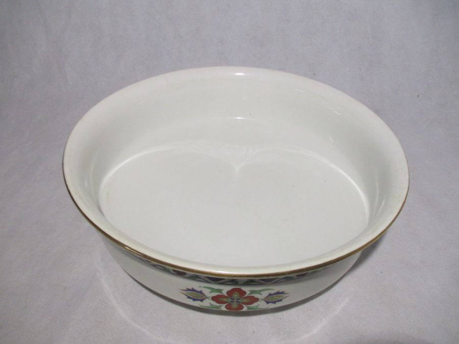 A vintage jug & bowl set, along with a matching trinket box - Image 3 of 12