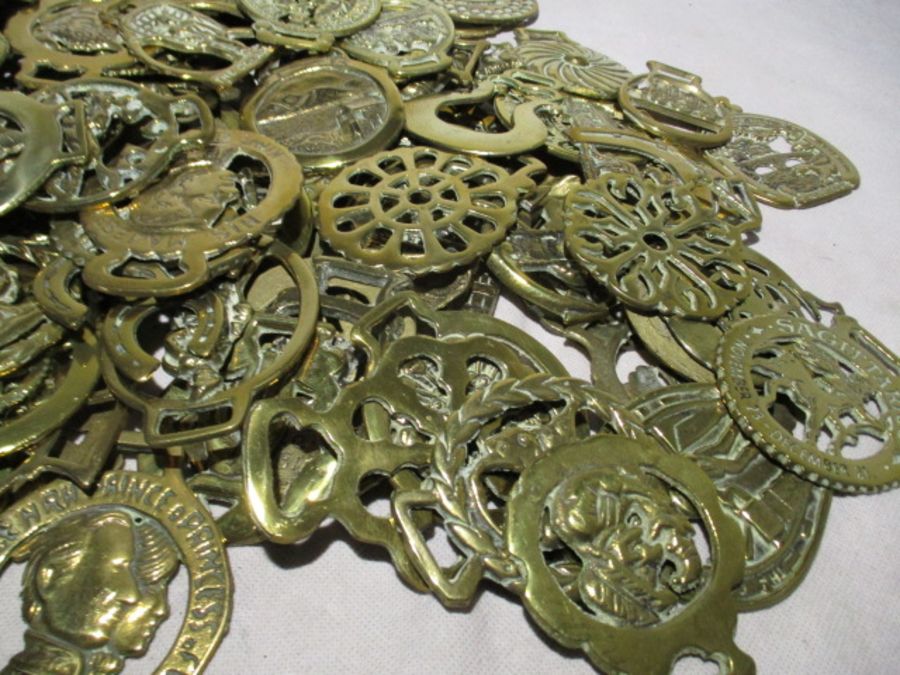 A large collection of horse brasses - Image 8 of 10