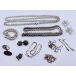 A collection of 925 silver jewellery