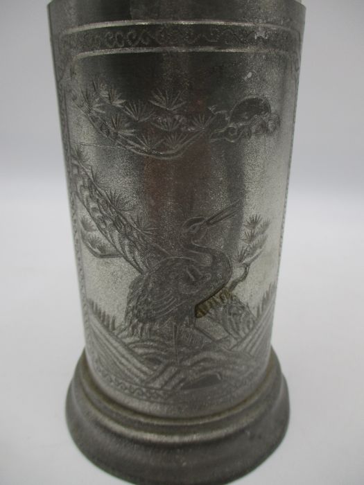 A Japanese pewter flask decorated with cranes, two character mark to lid - Image 4 of 9