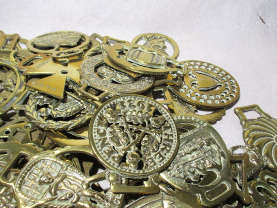 A large collection of horse brasses - Image 7 of 10