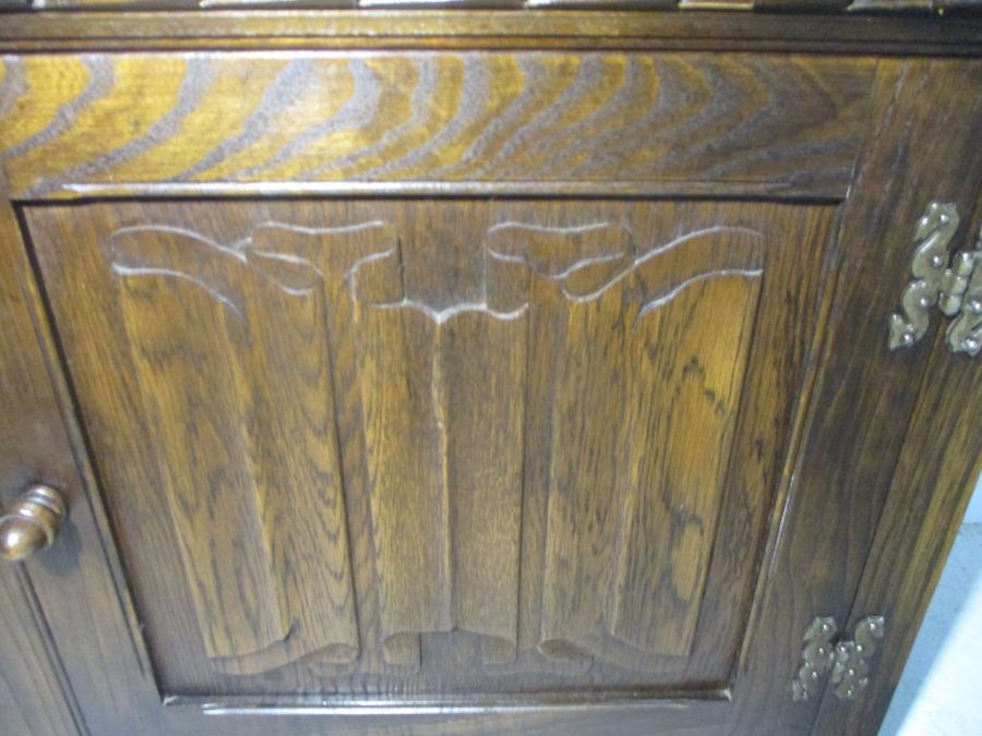 An oak display cabinet with linen fold decoration and cupboard under - Image 9 of 13