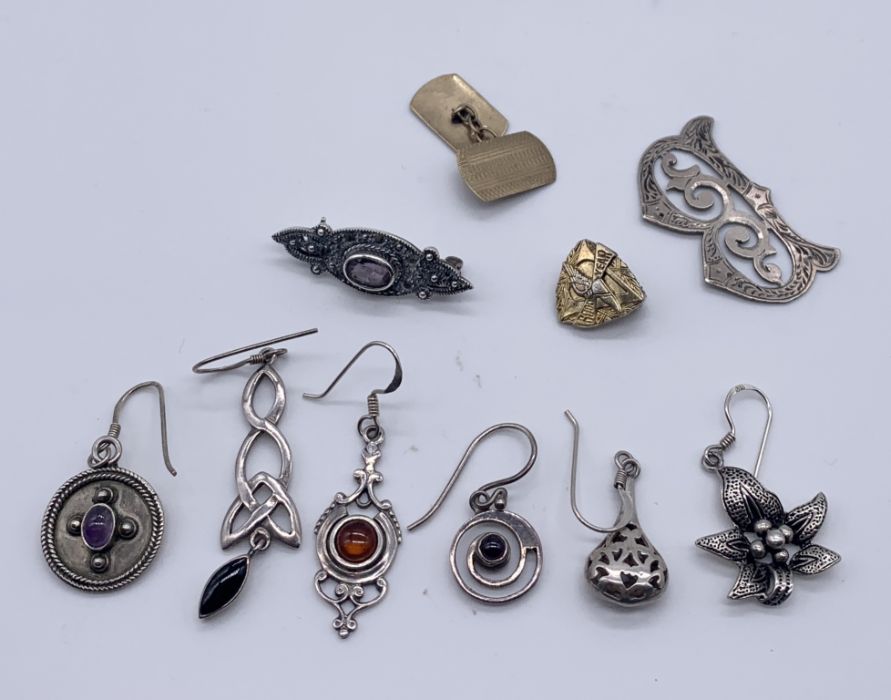 A collection of hallmarked and 925 silver jewellery including silver cap badge, along with a - Image 6 of 6