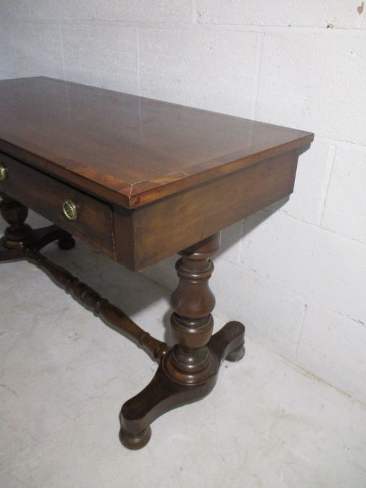 An early Victorian mahogany hall table with two drawers and turned legs - Image 2 of 8